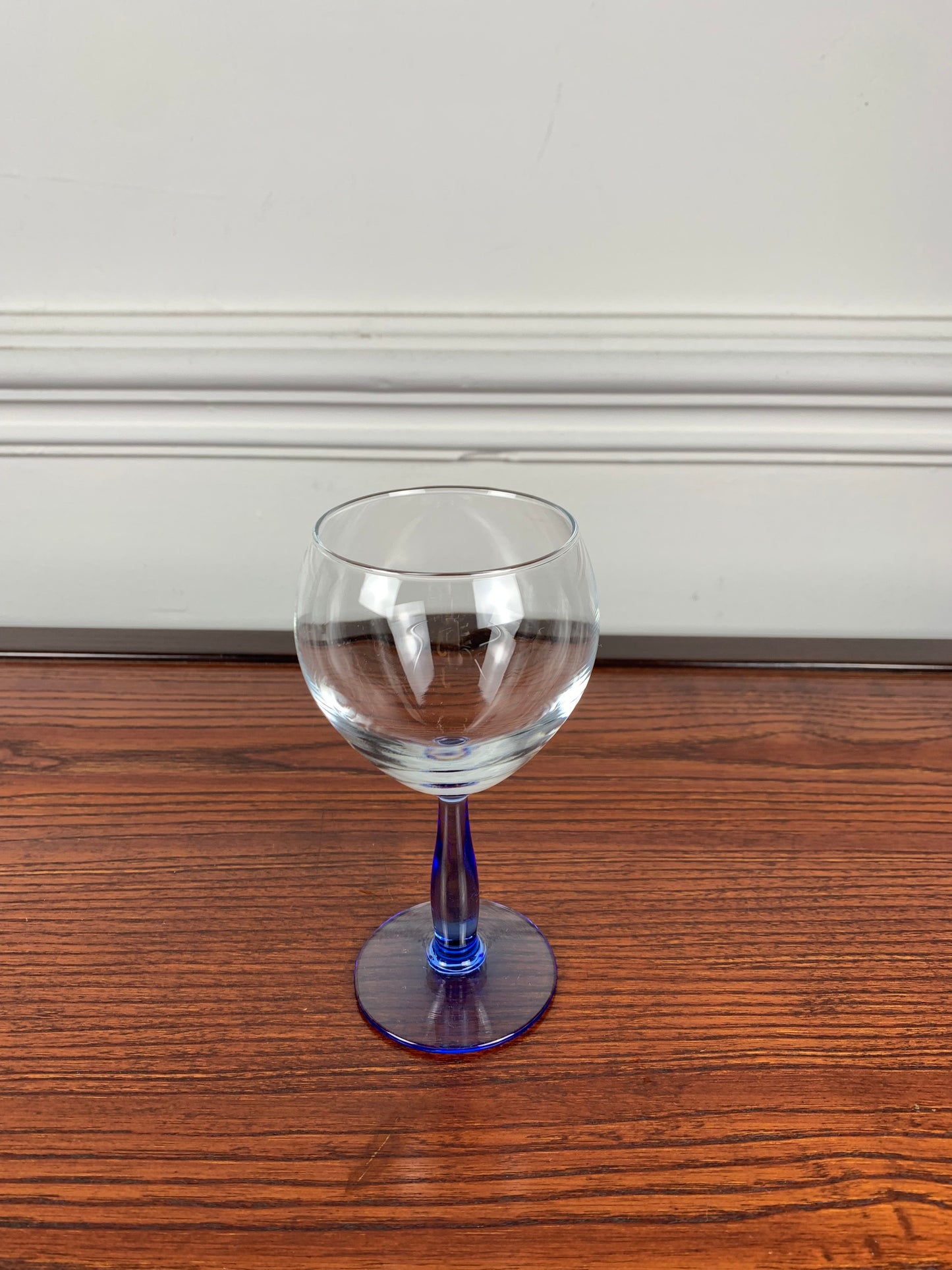 Set of 6 blue stemmed glasses