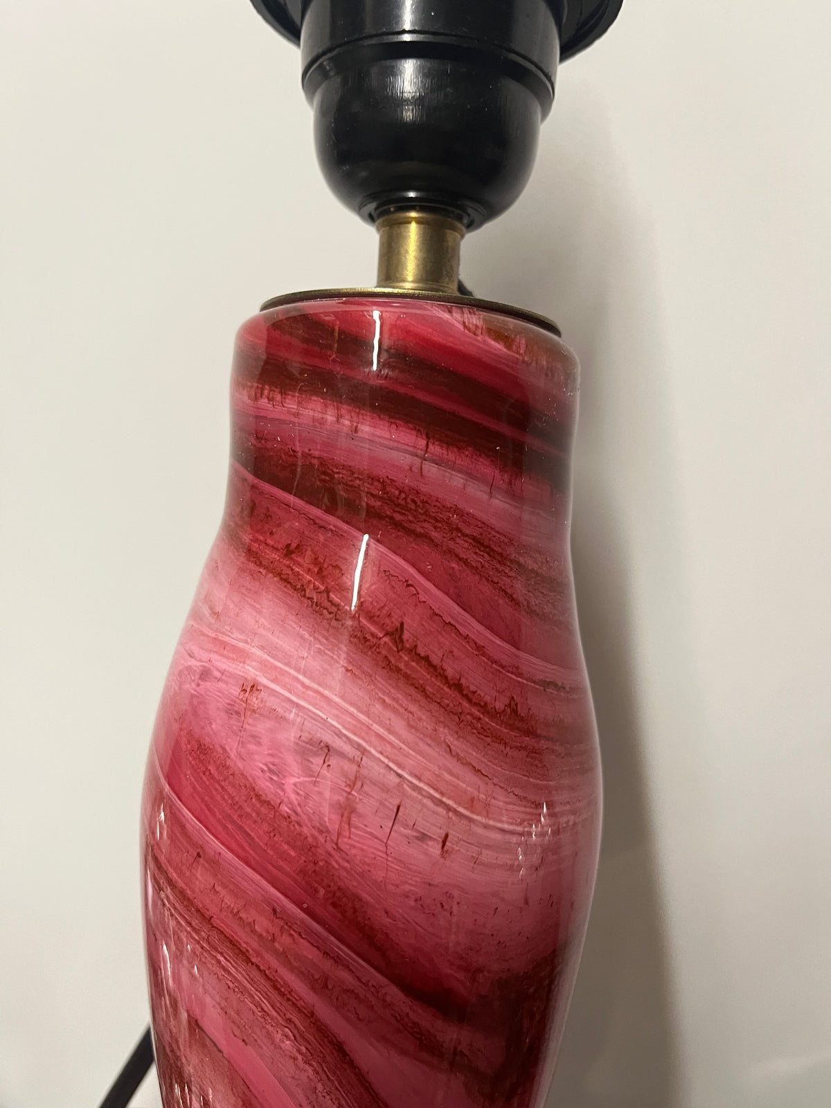 Pied de lampe en verre marmoréen rose par René Courson (1980/90)