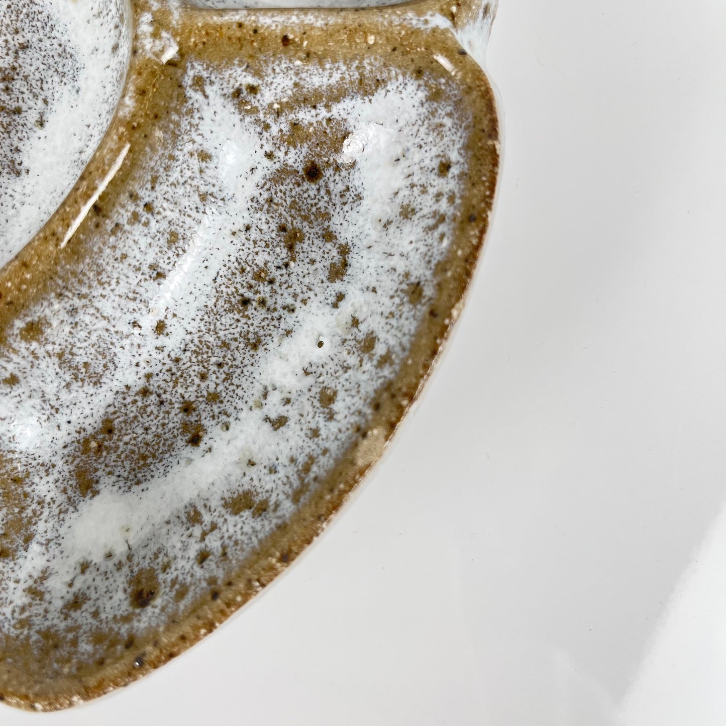 Plat apéritif en grès émaillé, 1970