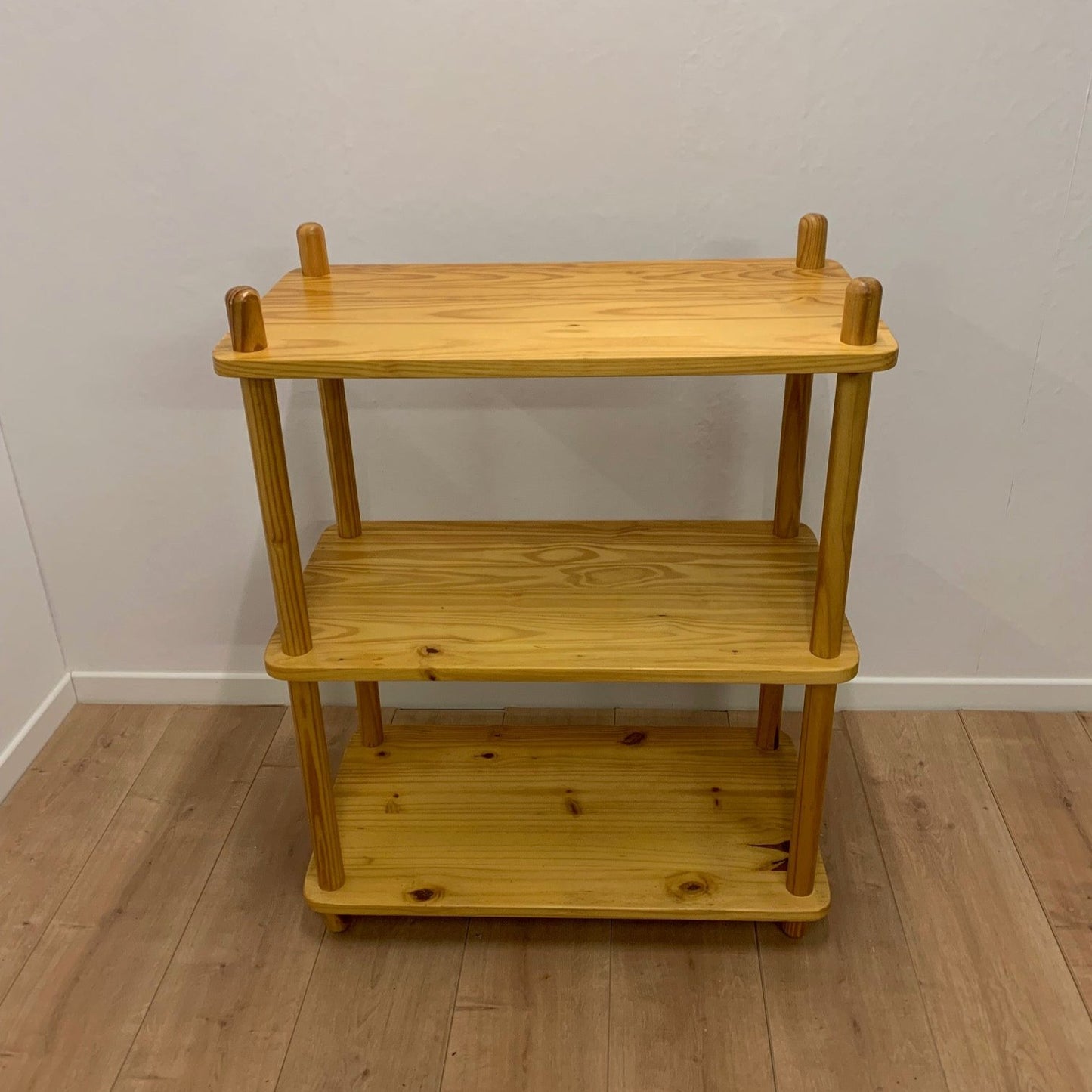 Etagère en pin dans le style de Willem Lutjens