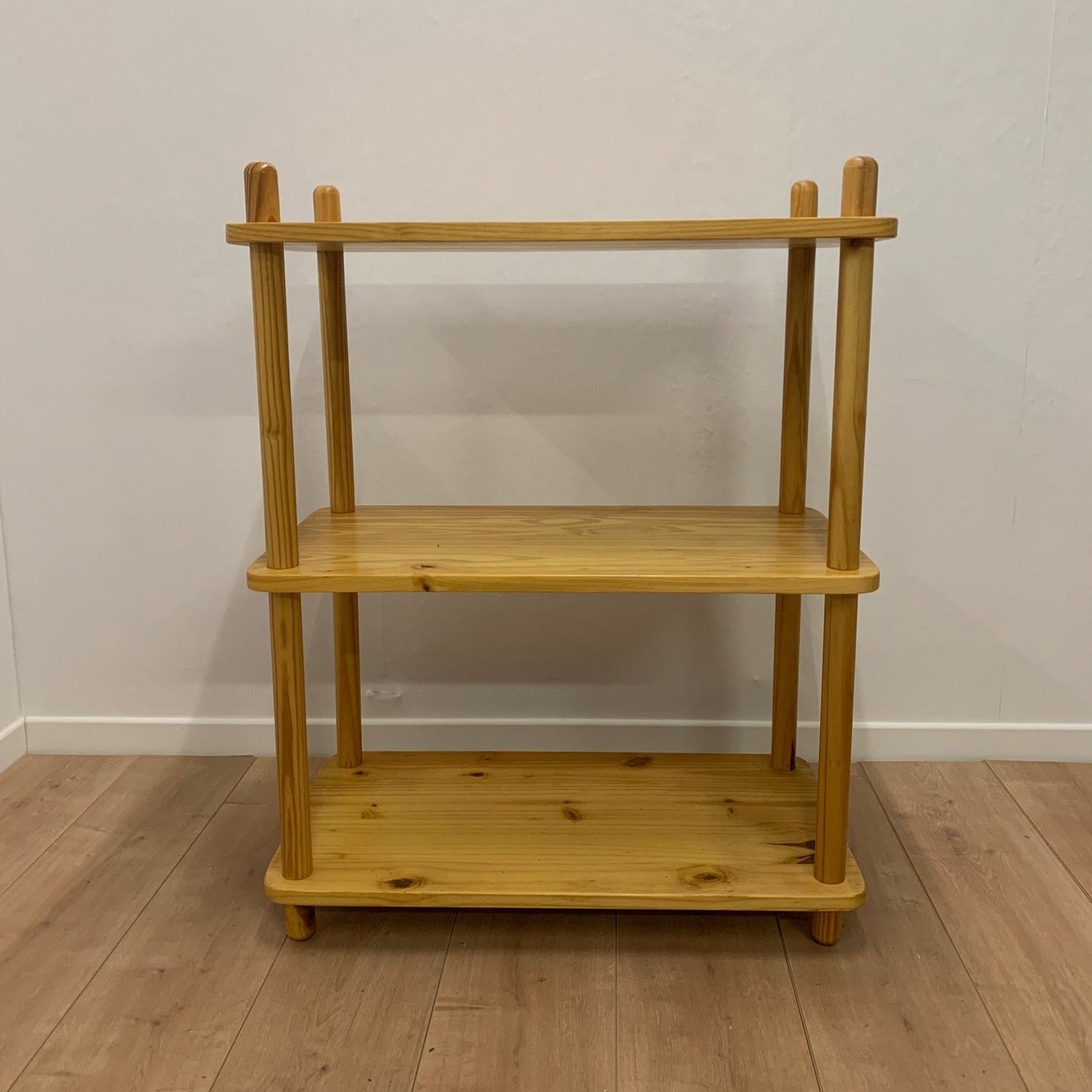Etagère en pin dans le style de Willem Lutjens