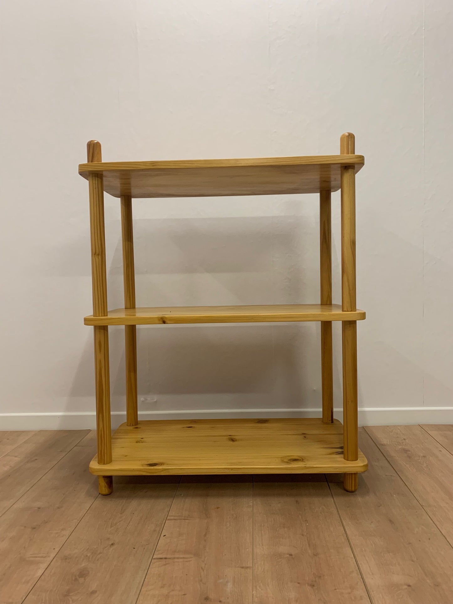 Etagère en pin dans le style de Willem Lutjens