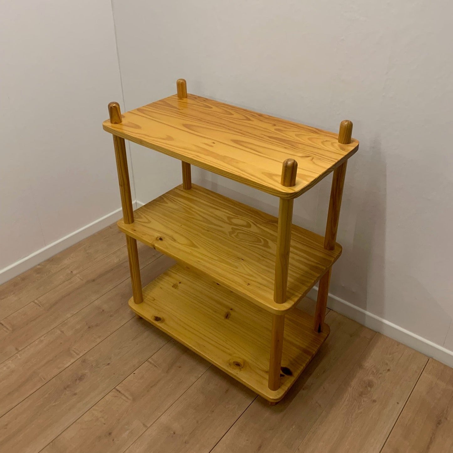 Etagère en pin dans le style de Willem Lutjens