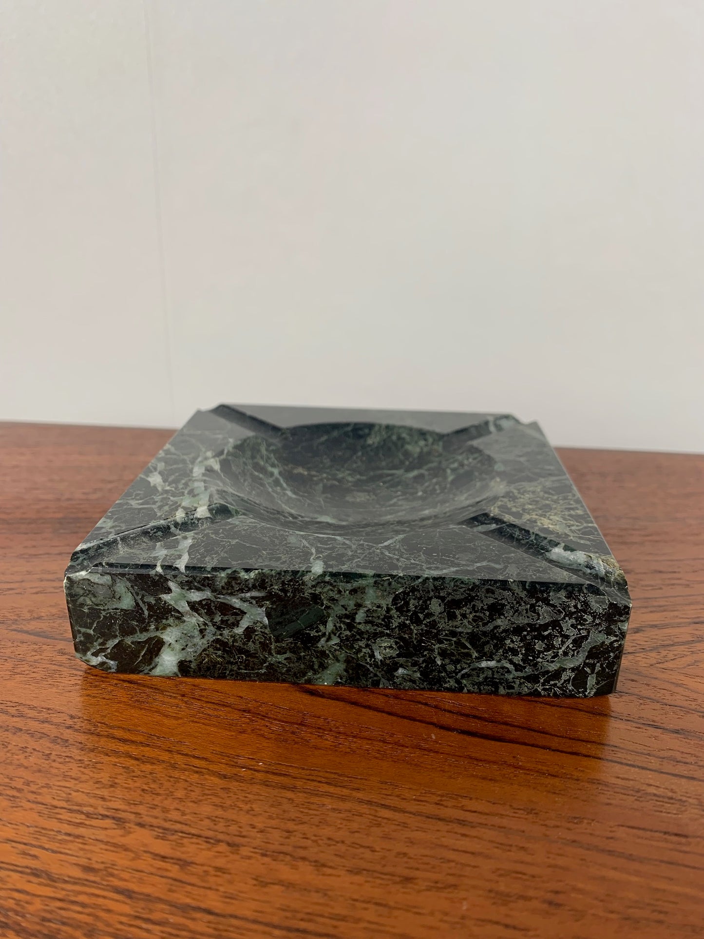 Cendrier en marbre noir