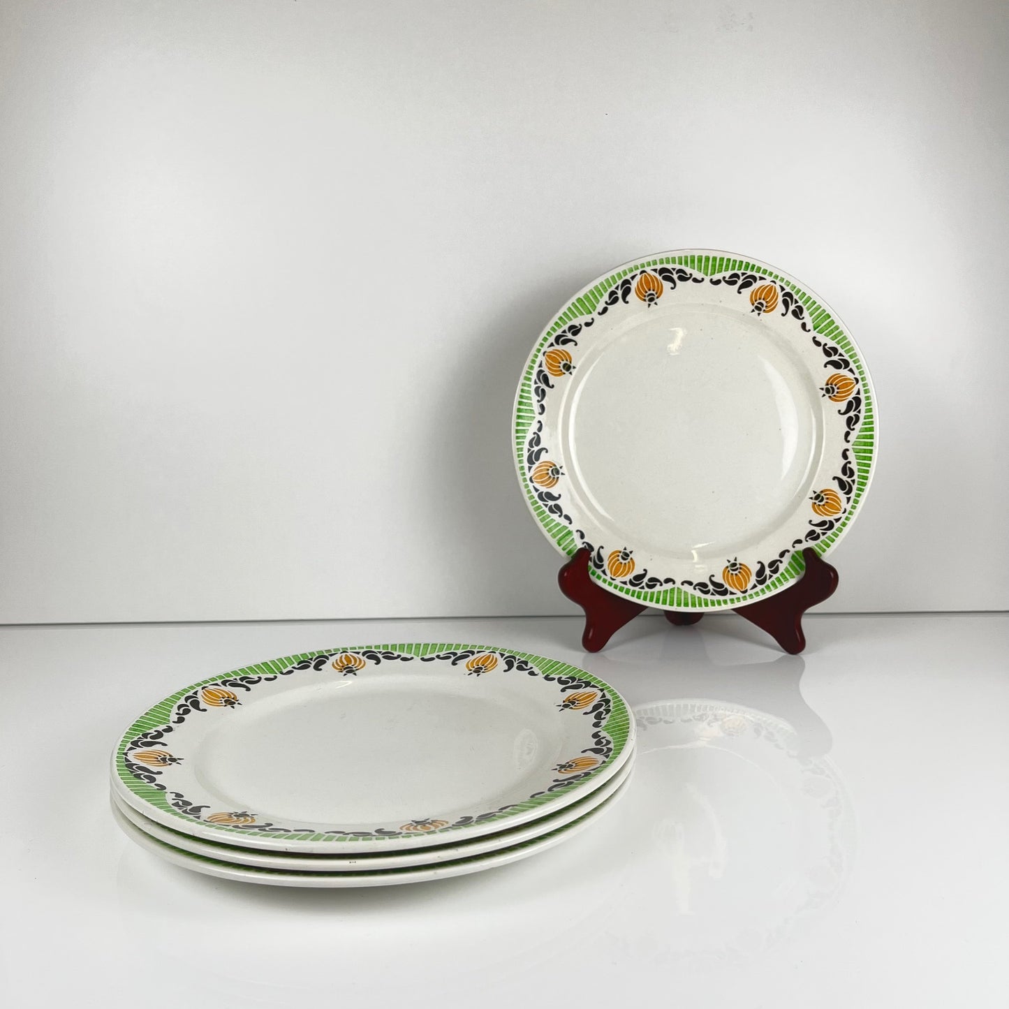 Set de 6 ou 4 assiettes plates Sarreguemines "Maroussia", début XXe