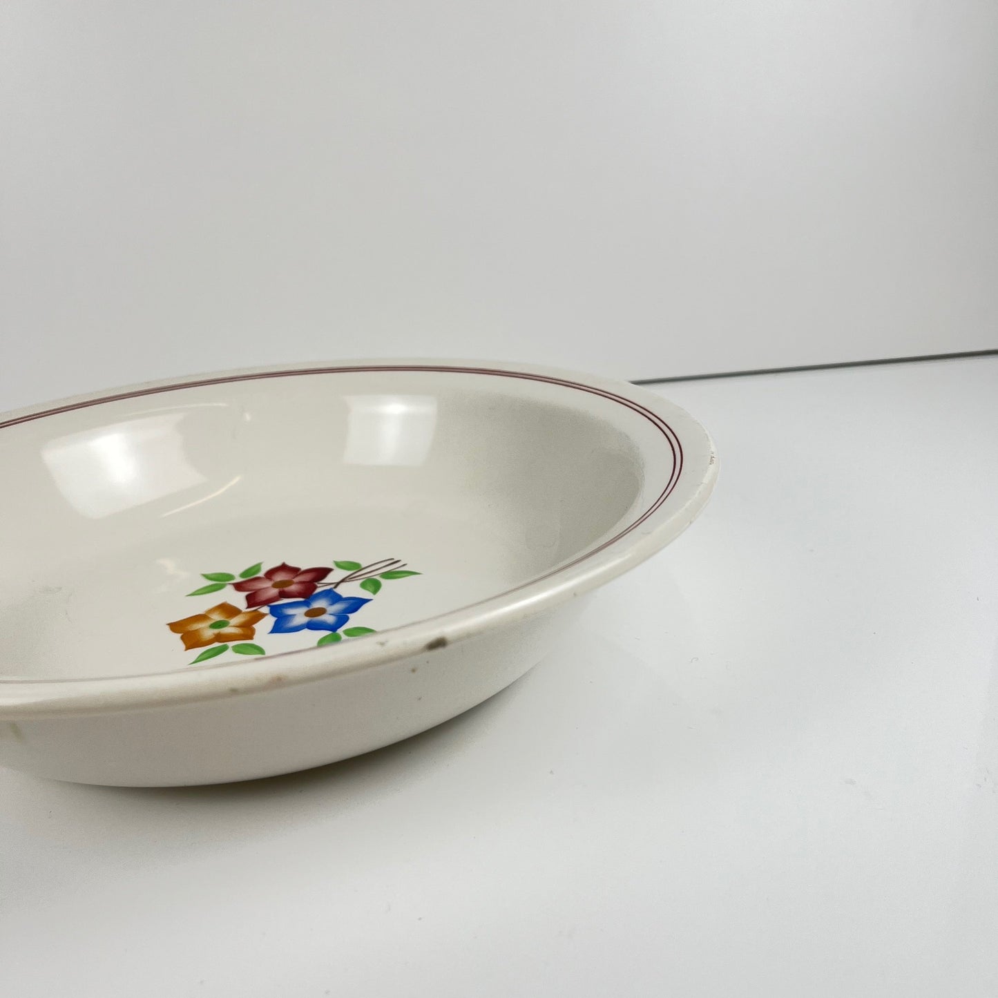 Plat rond avec rebord "La ruche", Moulins des loups, XXe