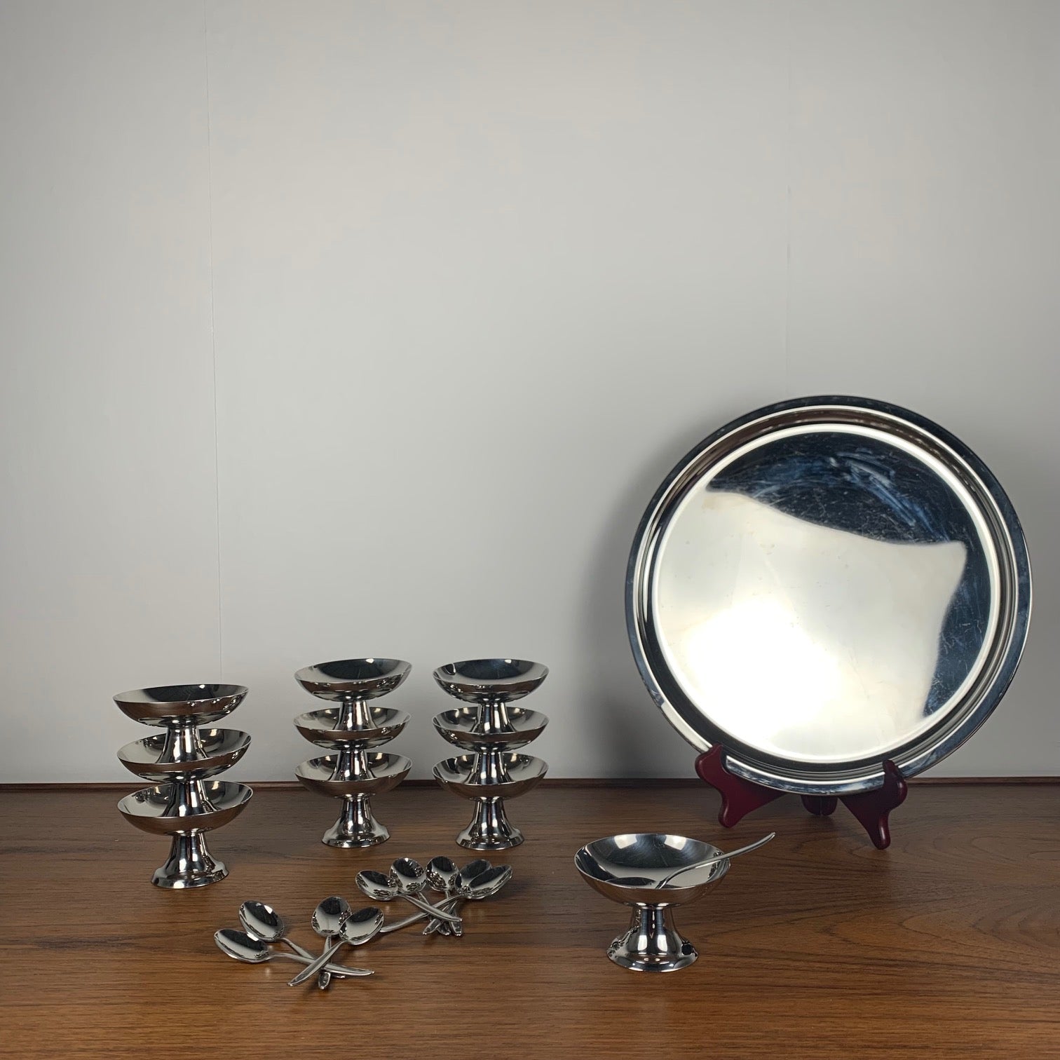Lot de 6 coupes à glace 1 plateau Guy Degrenne en inox 18/10 vintage Made in France - France Lot de 6 coupes à glace 1 plateau Guy Degrenne en inox 18/10 vintage Made in France - France