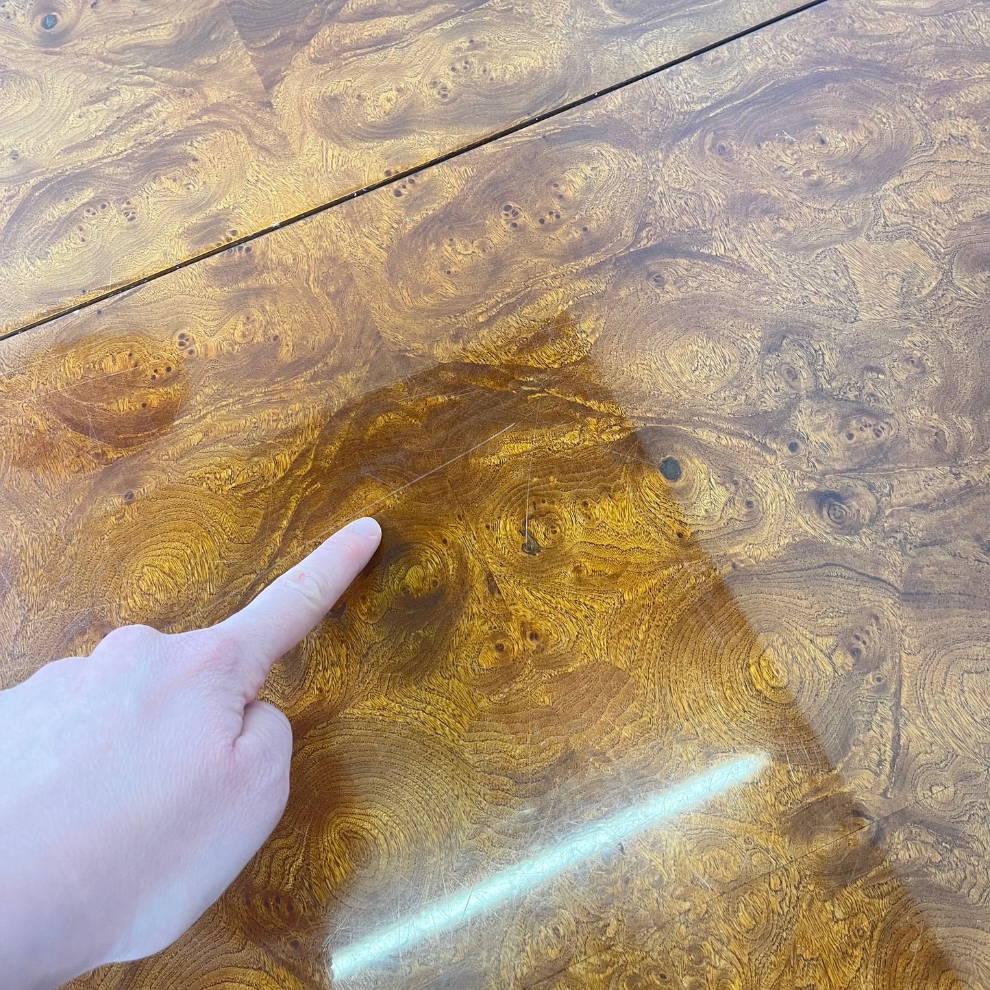 Table basse bar Art déco en loupe de bois – années 1930/1940