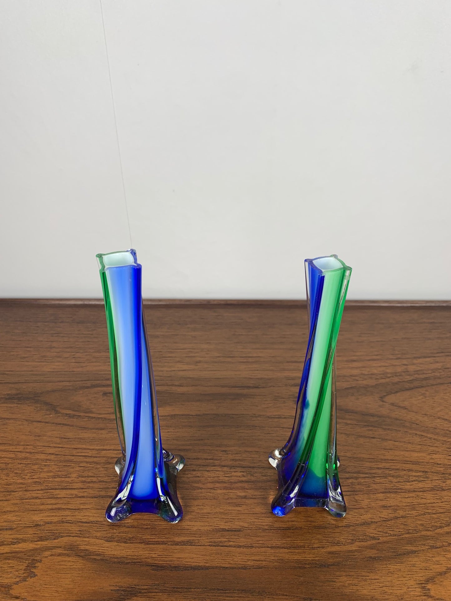 Duo de soliflore en verre soufflé , style Murano , vert & bleu