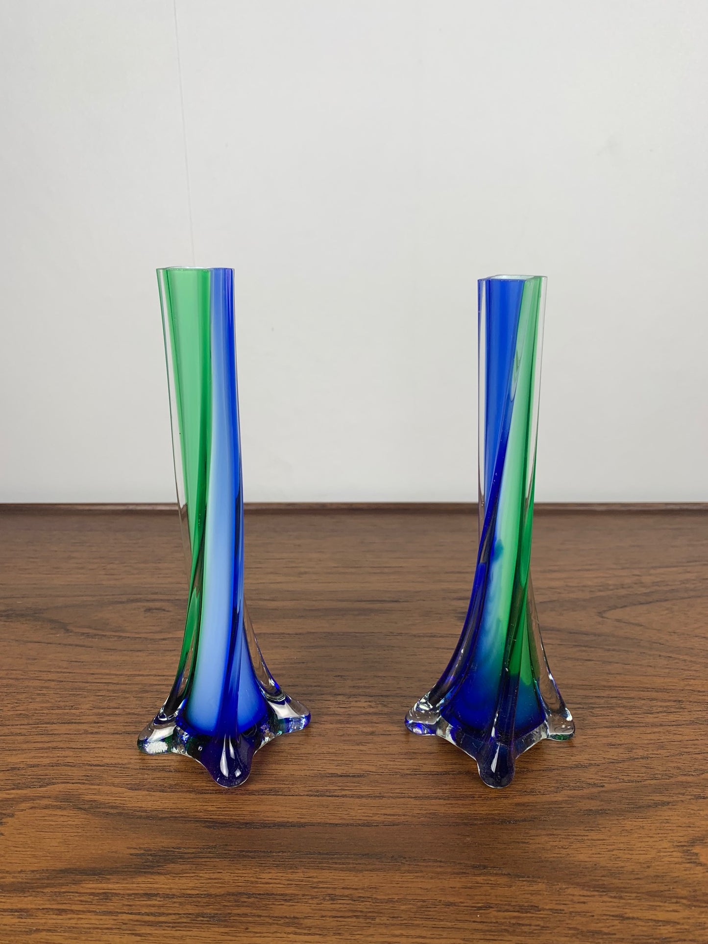 Duo de soliflore en verre soufflé , style Murano , vert & bleu