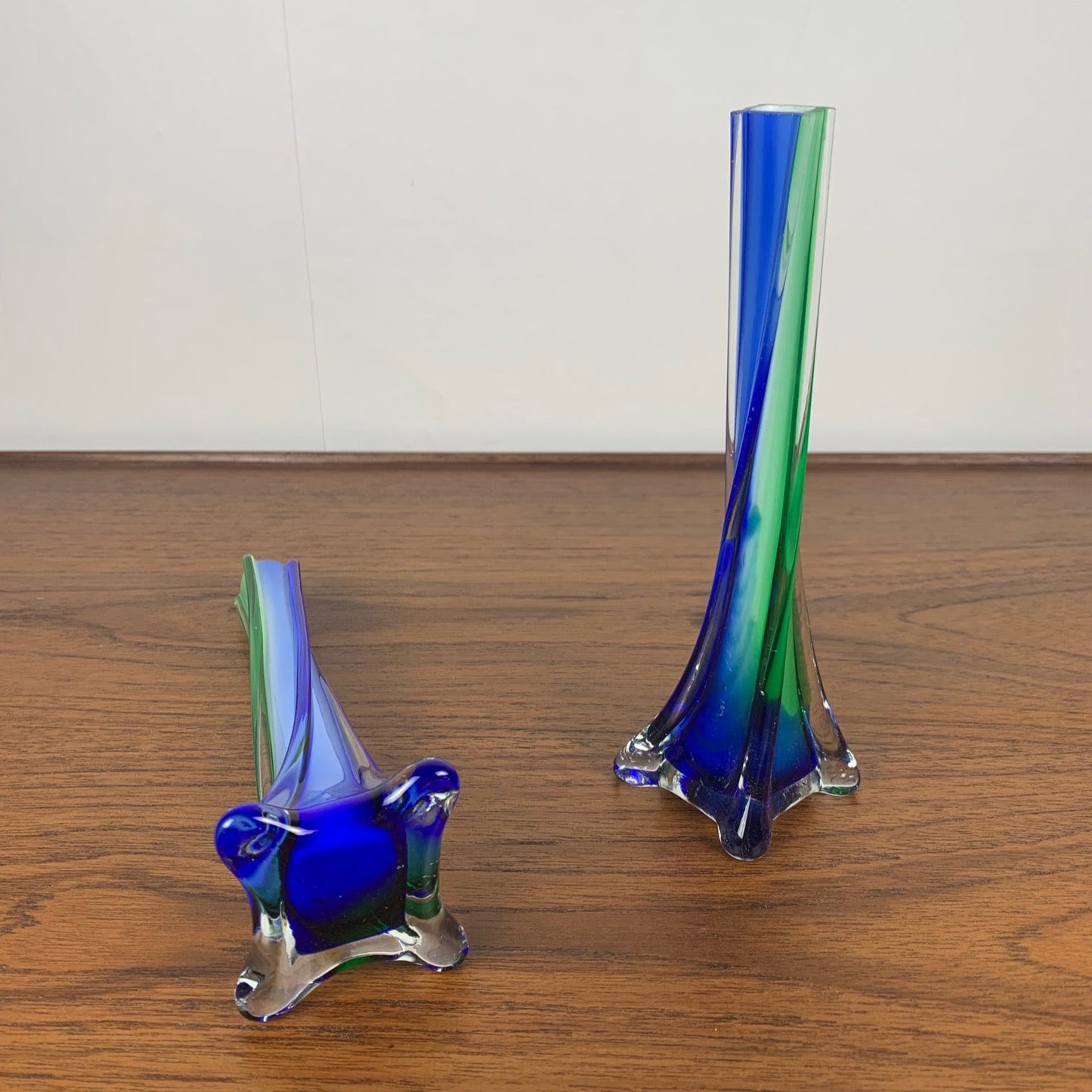Duo de soliflore en verre soufflé , style Murano , vert & bleu