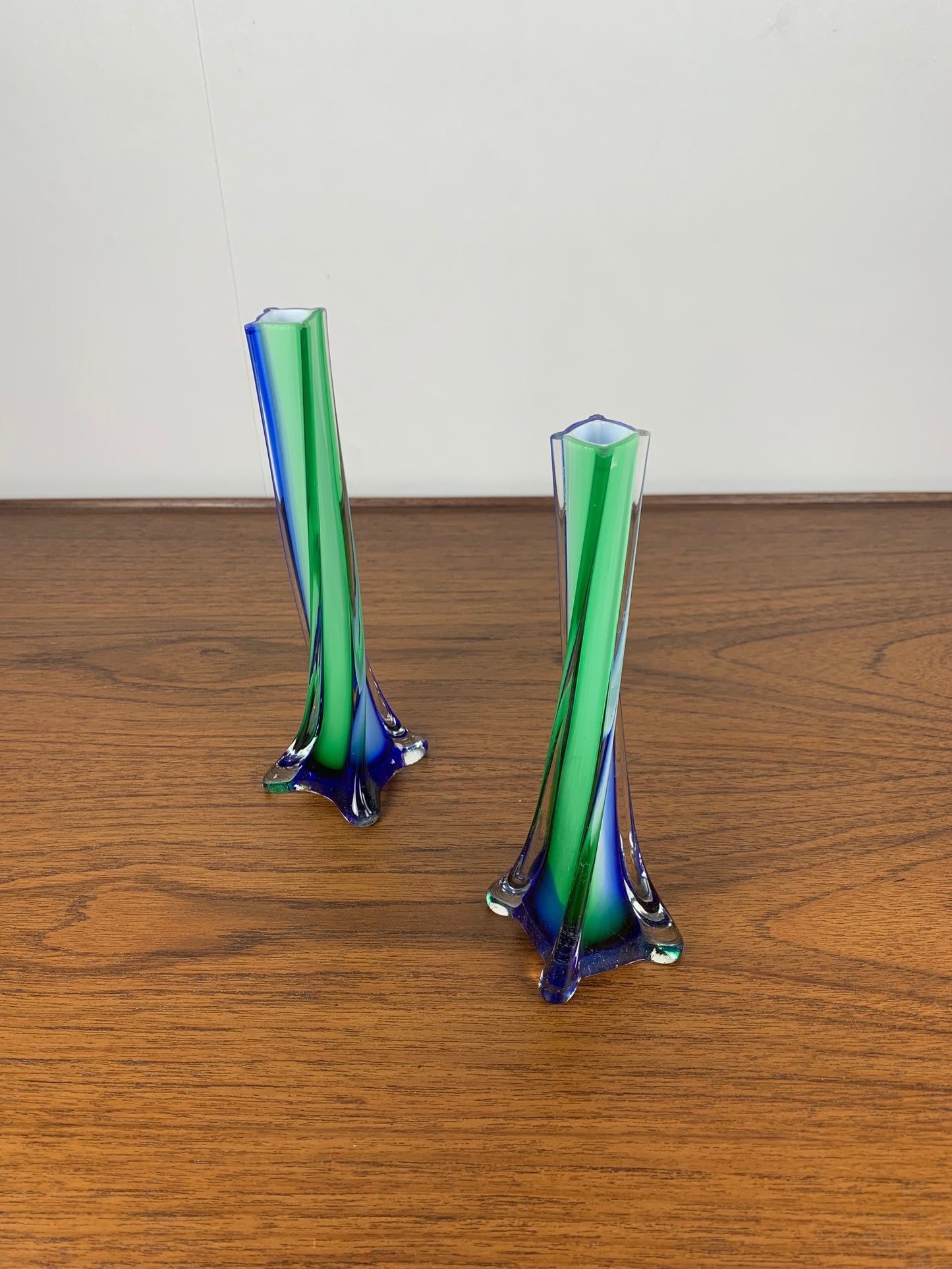 Duo de soliflore en verre soufflé , style Murano , vert & bleu