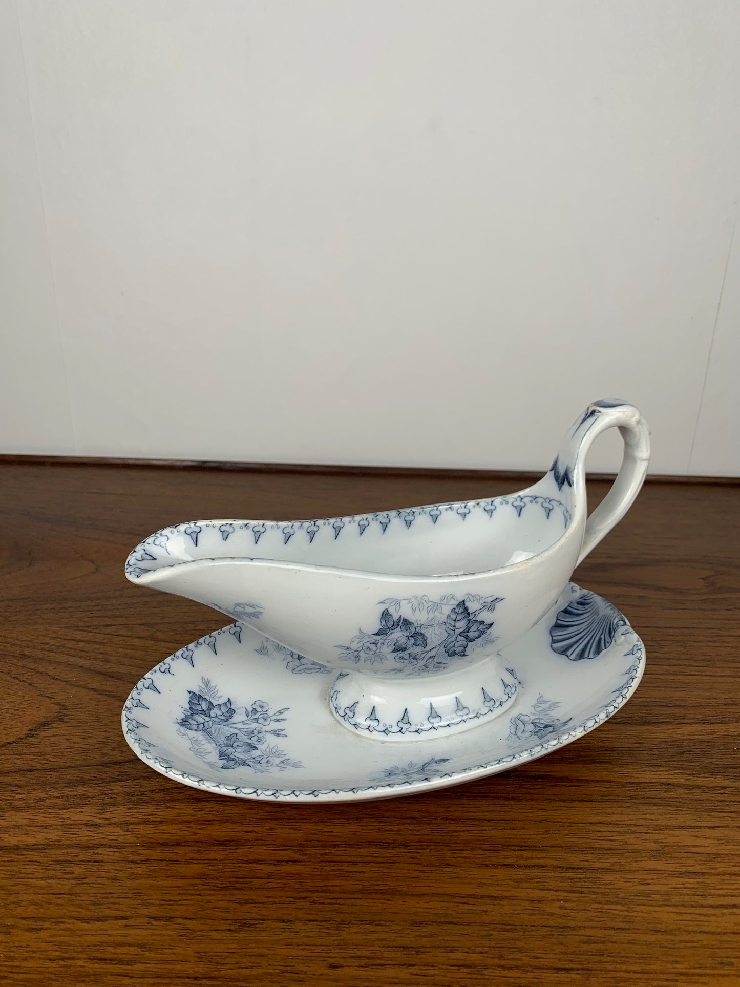 Sarreguemines U&C Flore model sauceboat, 19th century.