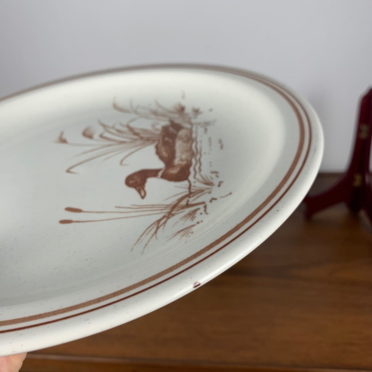 Lot d’Assiettes Vintage Churchill England – Motif Canard & Liseré Rouge/Brun, 1980/90