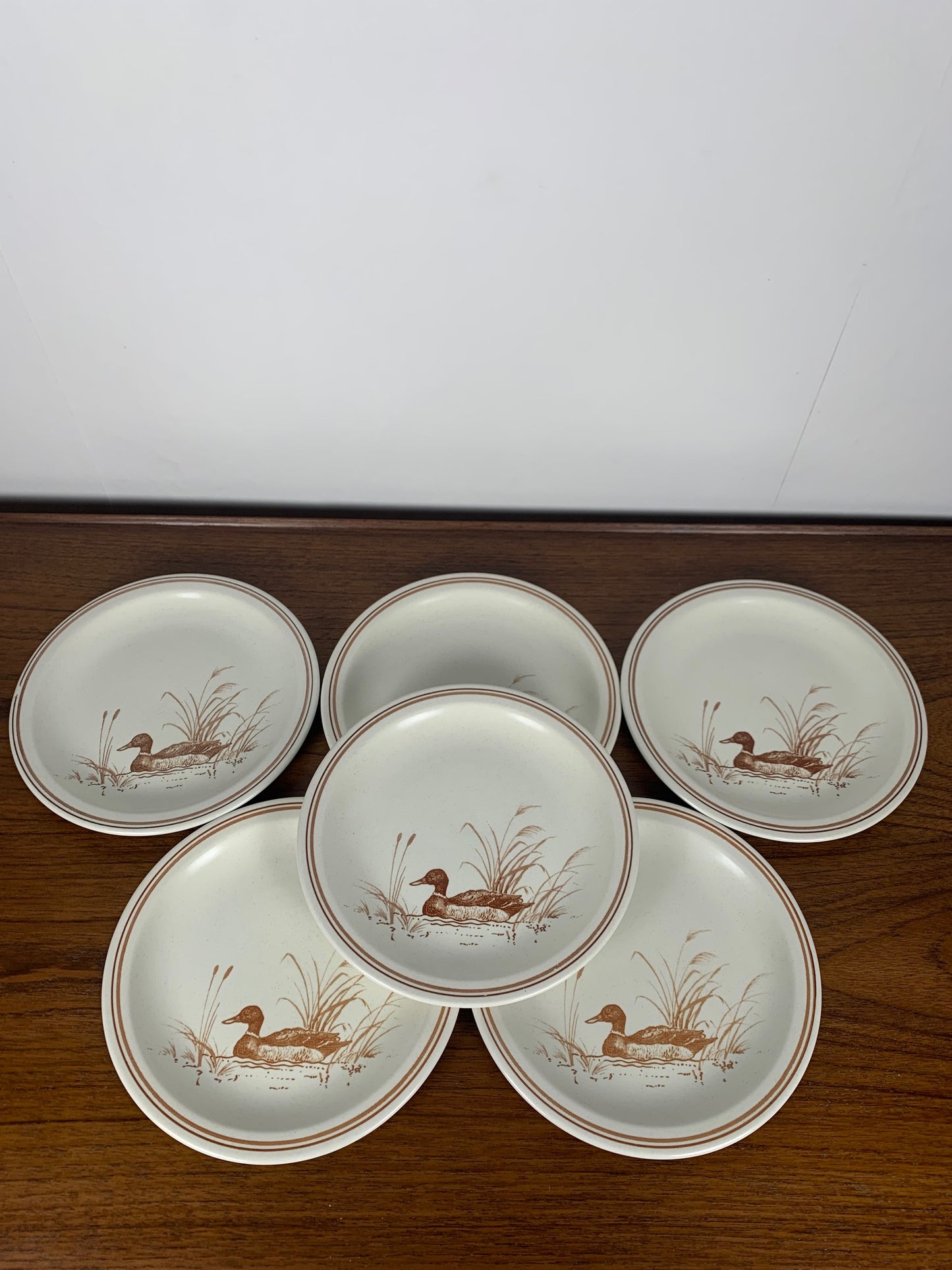 Lot d’Assiettes Vintage Churchill England – Motif Canard & Liseré Rouge/Brun, 1980/90