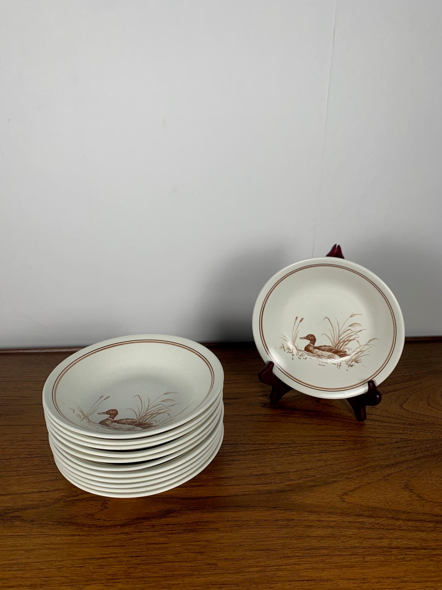Lot d’Assiettes Vintage Churchill England – Motif Canard & Liseré Rouge/Brun, 1980/90