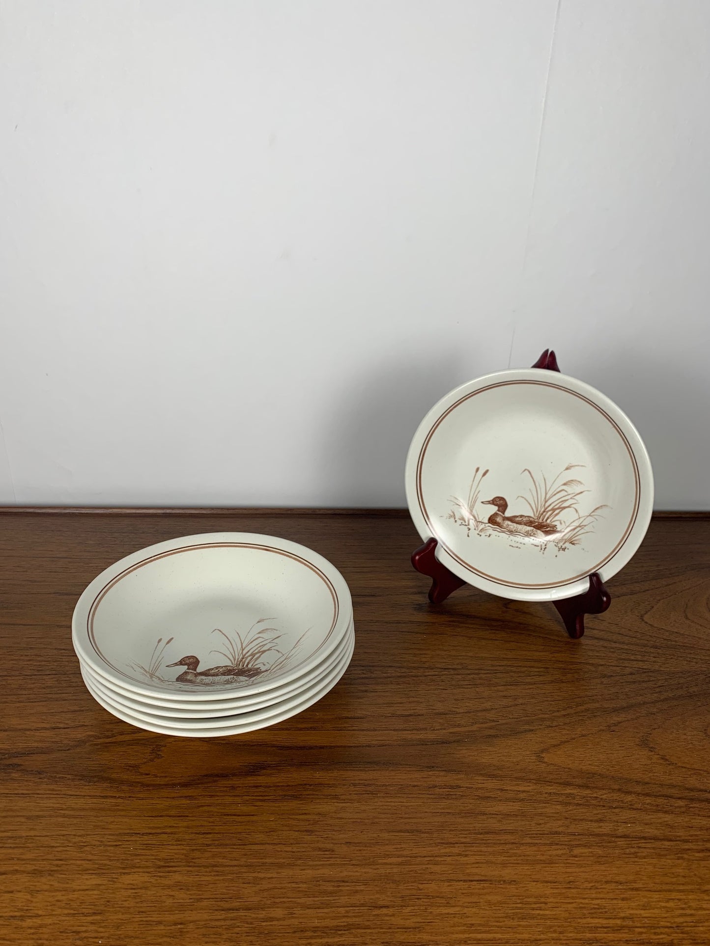 Lot d’Assiettes Vintage Churchill England – Motif Canard & Liseré Rouge/Brun, 1980/90