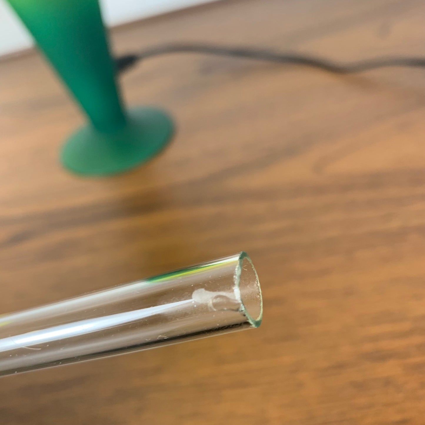 Lampe cocktail avec sa paille et sa rondelle de citron, 1990