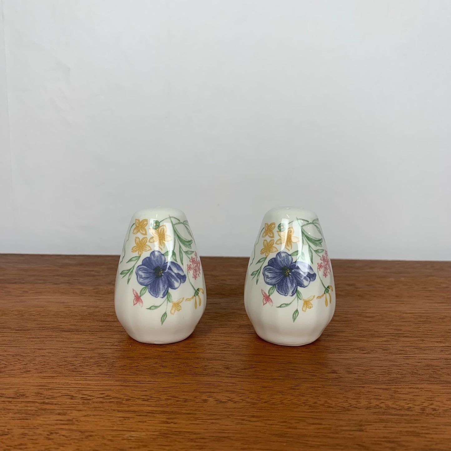 Salt & Pepper Duo, Crown Clarence, England