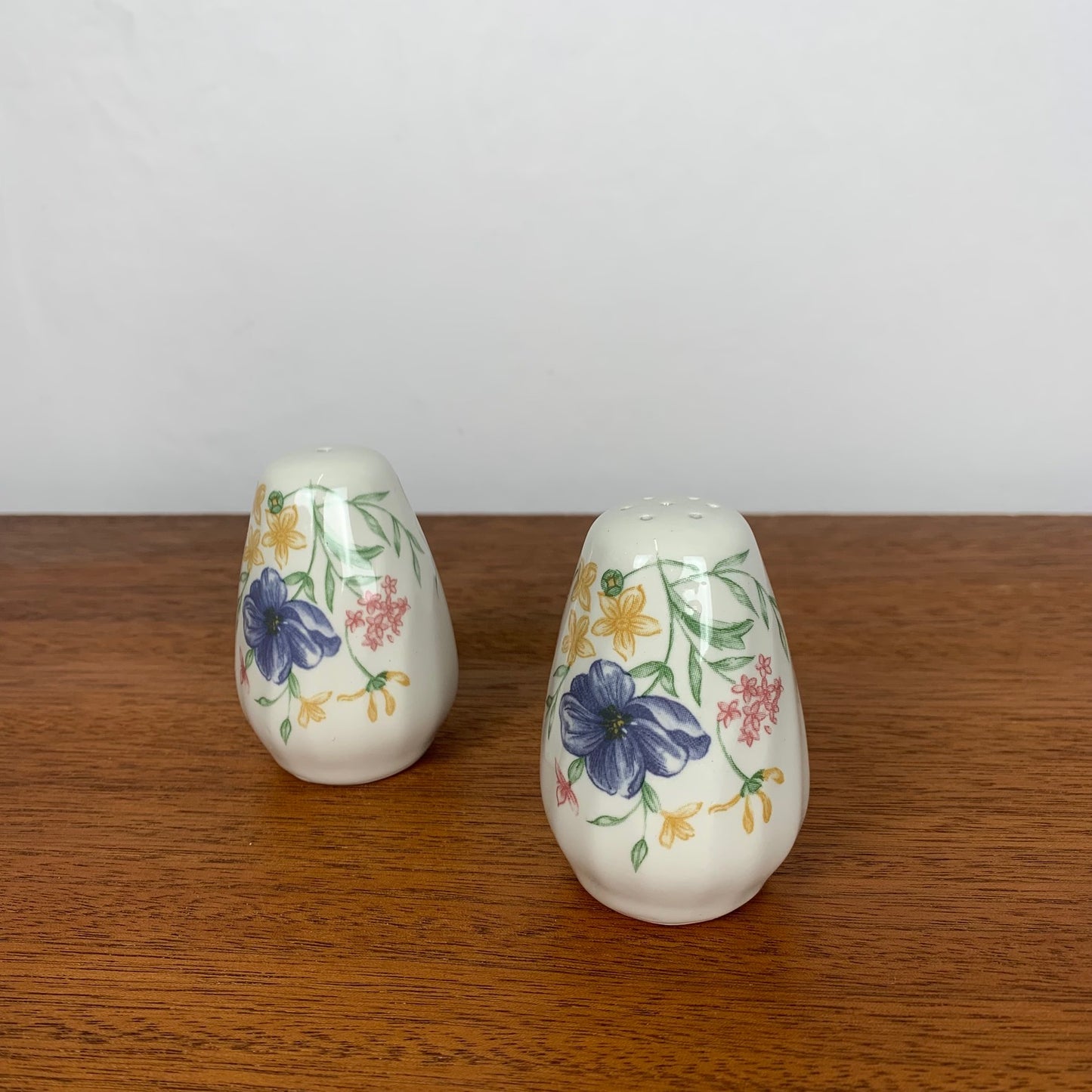 Salt & Pepper Duo, Crown Clarence, England
