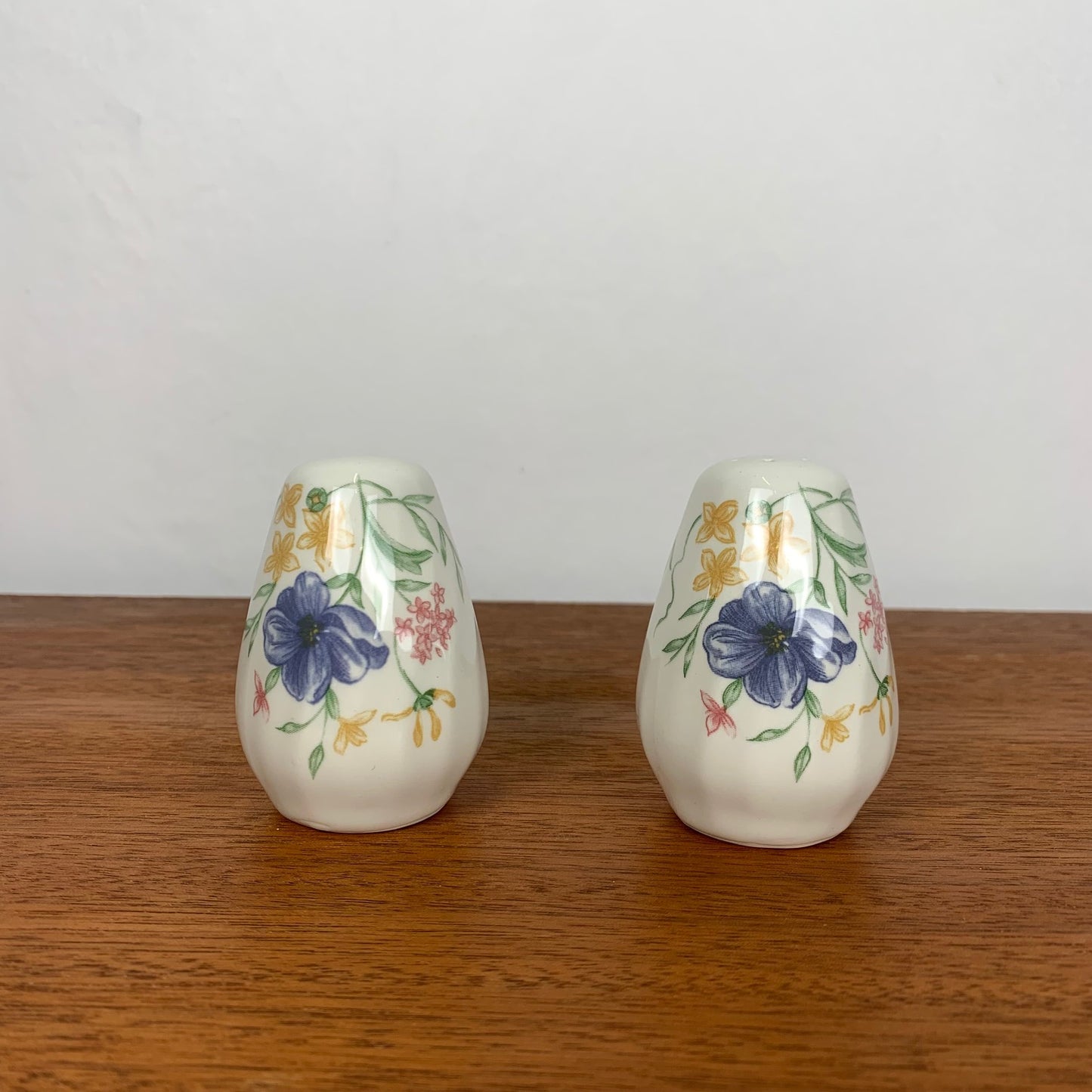 Salt & Pepper Duo, Crown Clarence, England