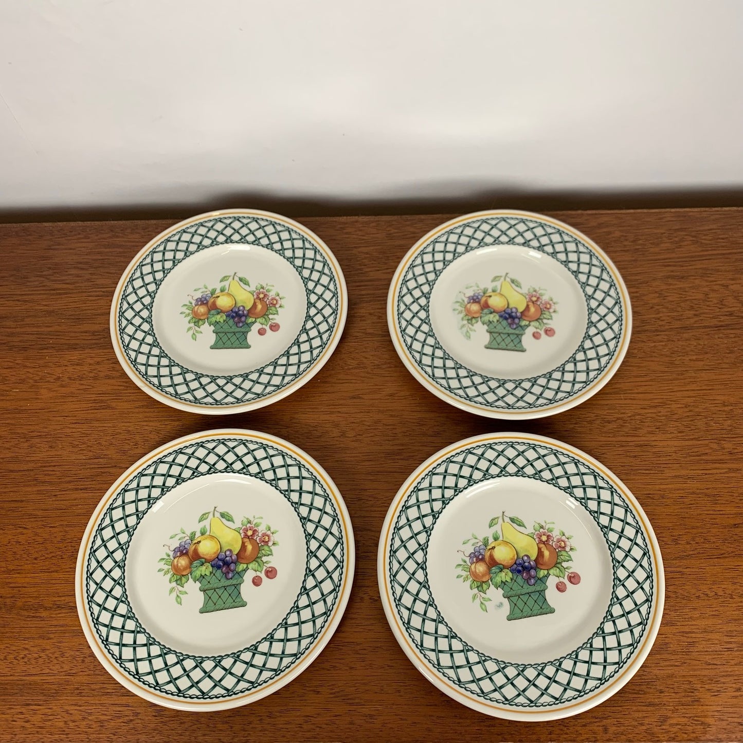 Set of 4 Villeroy & Boch bread plates, "Basket" model