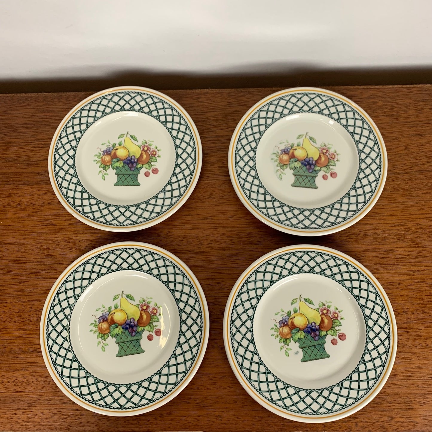 Set of 4 Villeroy & Boch bread plates, "Basket" model