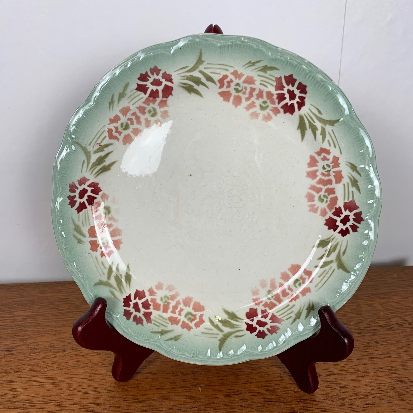 Set of 2 Choisy le roi plates, iron earth, floral motif, late 19th century