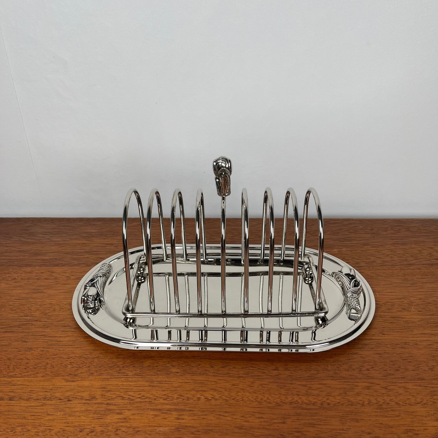 Port toast en métal argenté poignée "tulipes", 1970