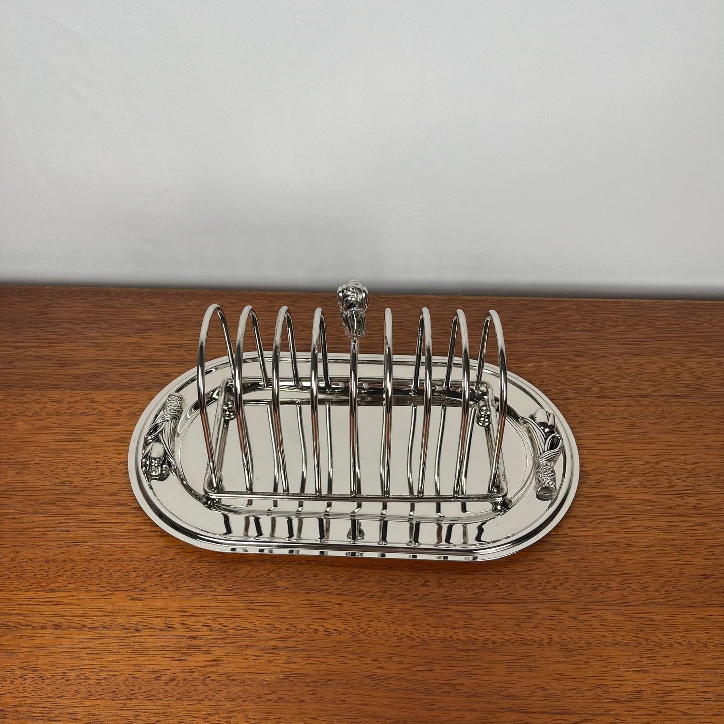 Port toast en métal argenté poignée "tulipes", 1970