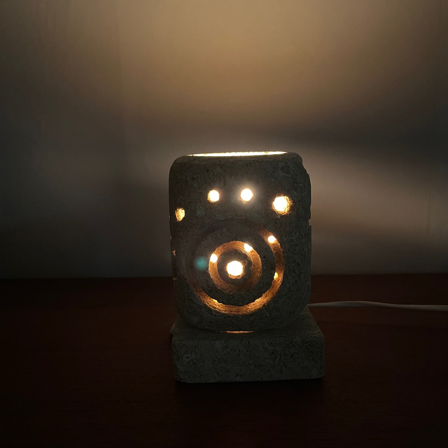 Lampe de table en pierre calcaire, 1960-70, dans le style de Gerard Esnault