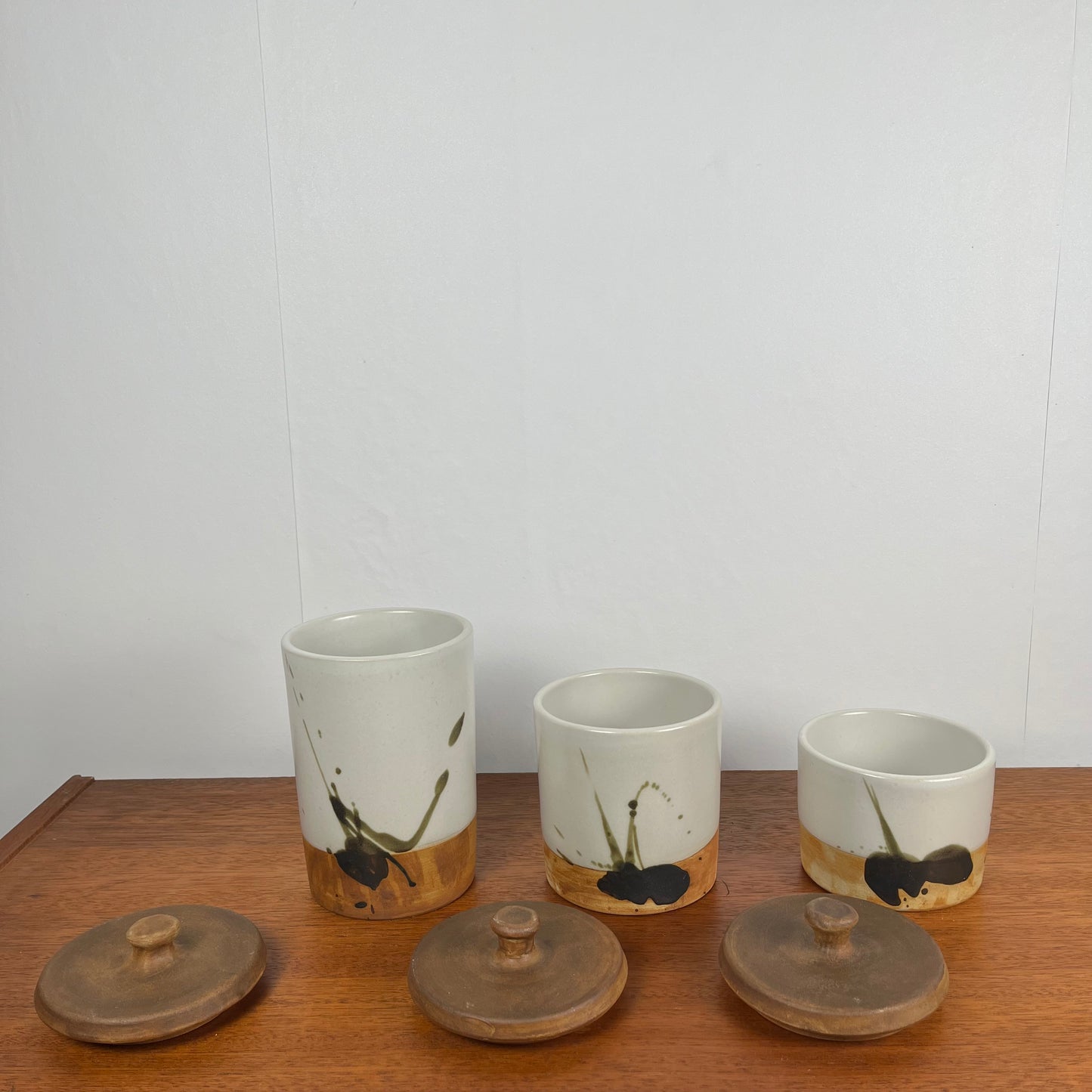 Set of 3 pots with lids "La Colombe", 1950/60