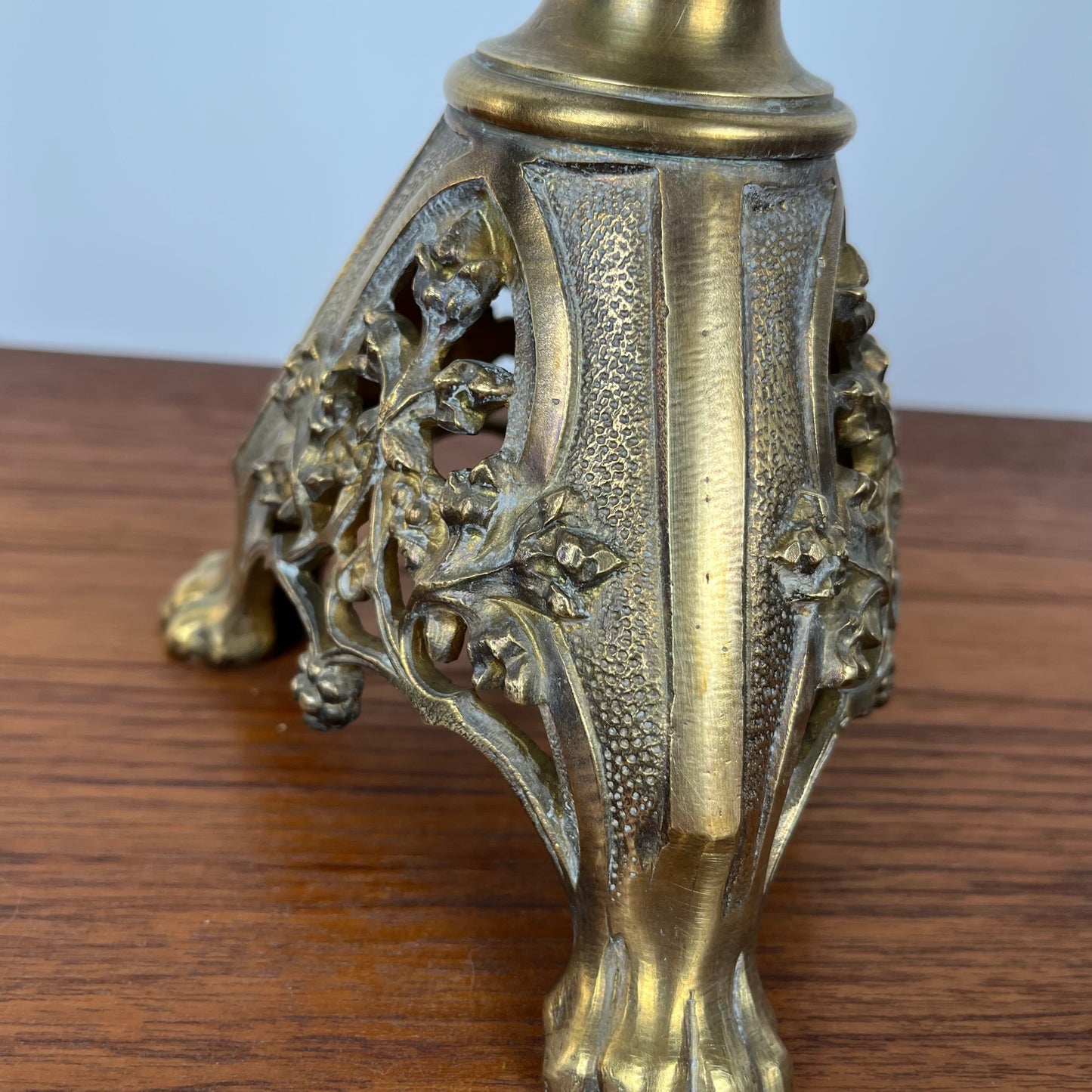 Pique-cierge ancien gothique en bronze