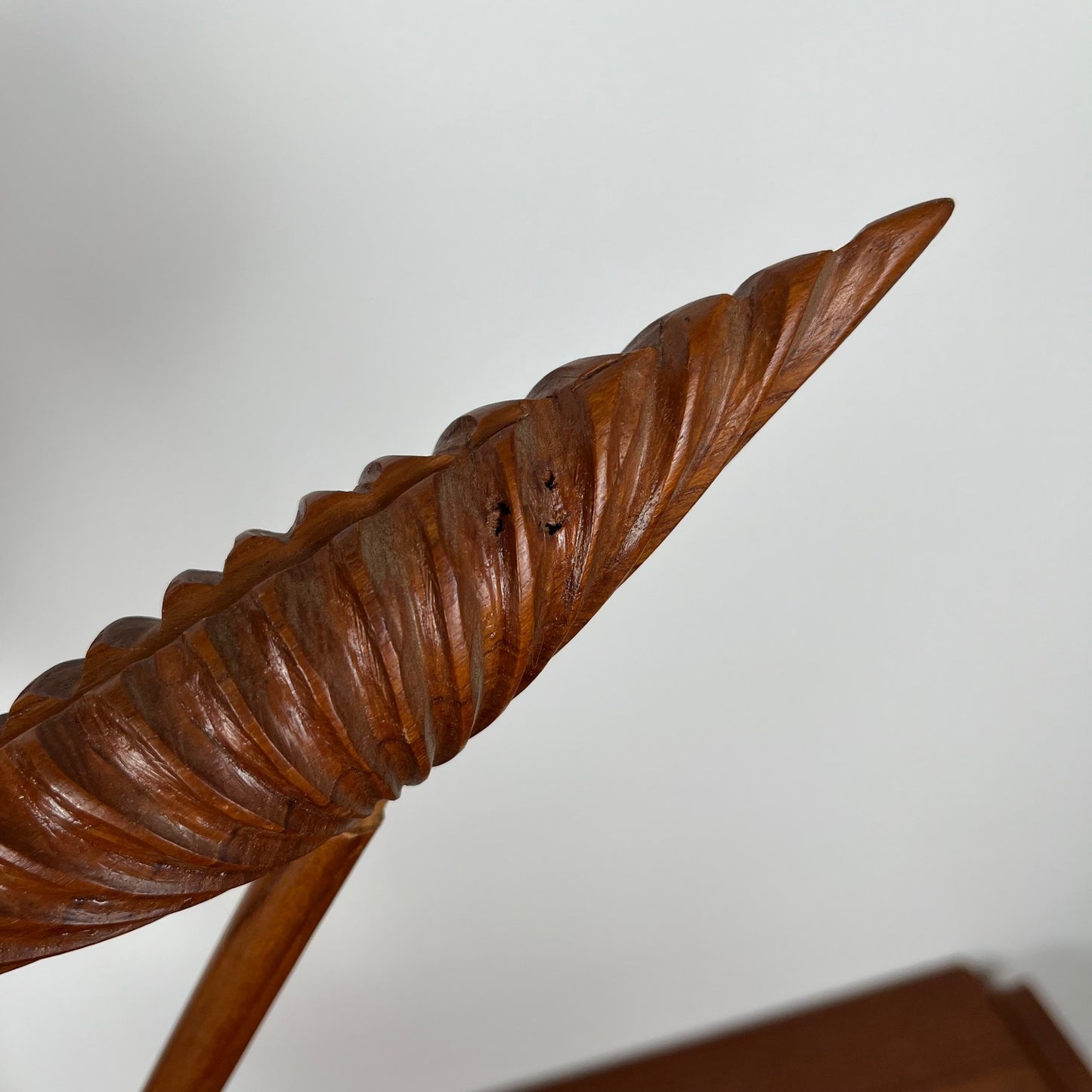 Sculpture florale en bois sculpté – Bouquet modulable vintage (années 70)