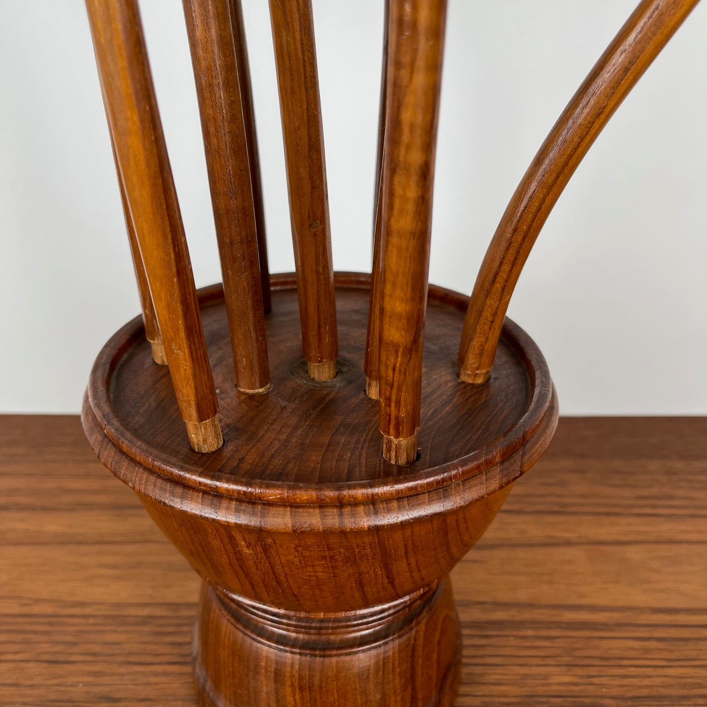Sculpture florale en bois sculpté – Bouquet modulable vintage (années 70)