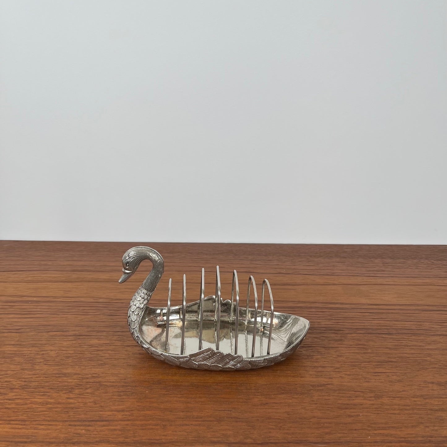 Porte lettre ou toast en métal argenté , Cygne, 1970
