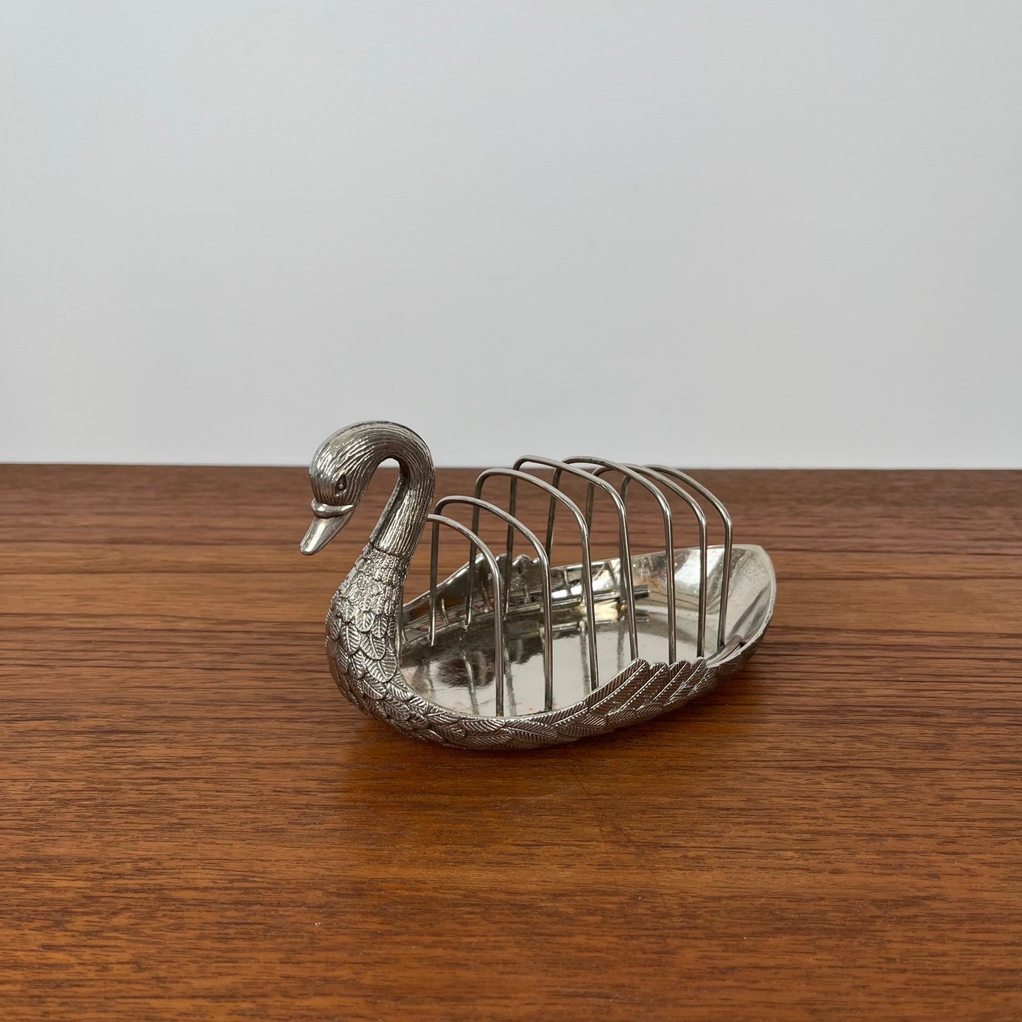 Porte lettre ou toast en métal argenté , Cygne, 1970