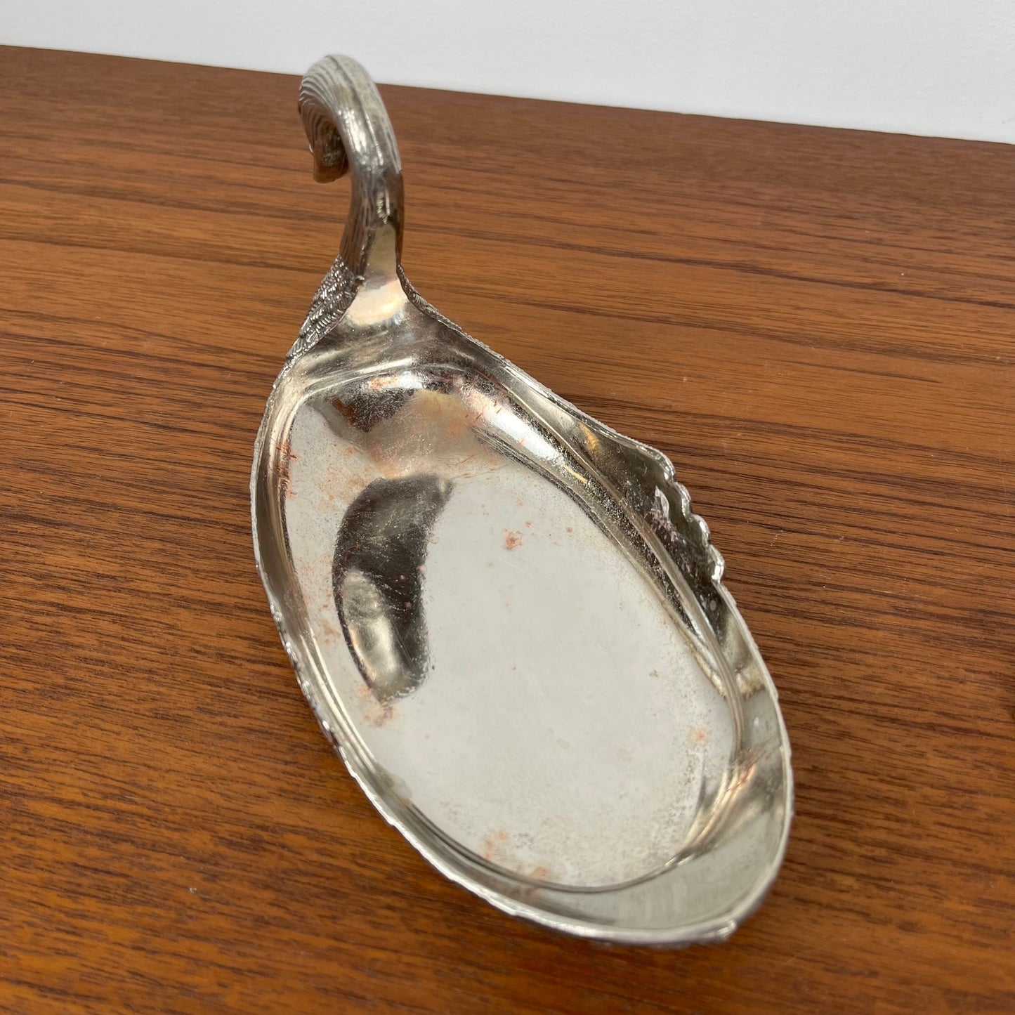 Porte lettre ou toast en métal argenté , Cygne, 1970