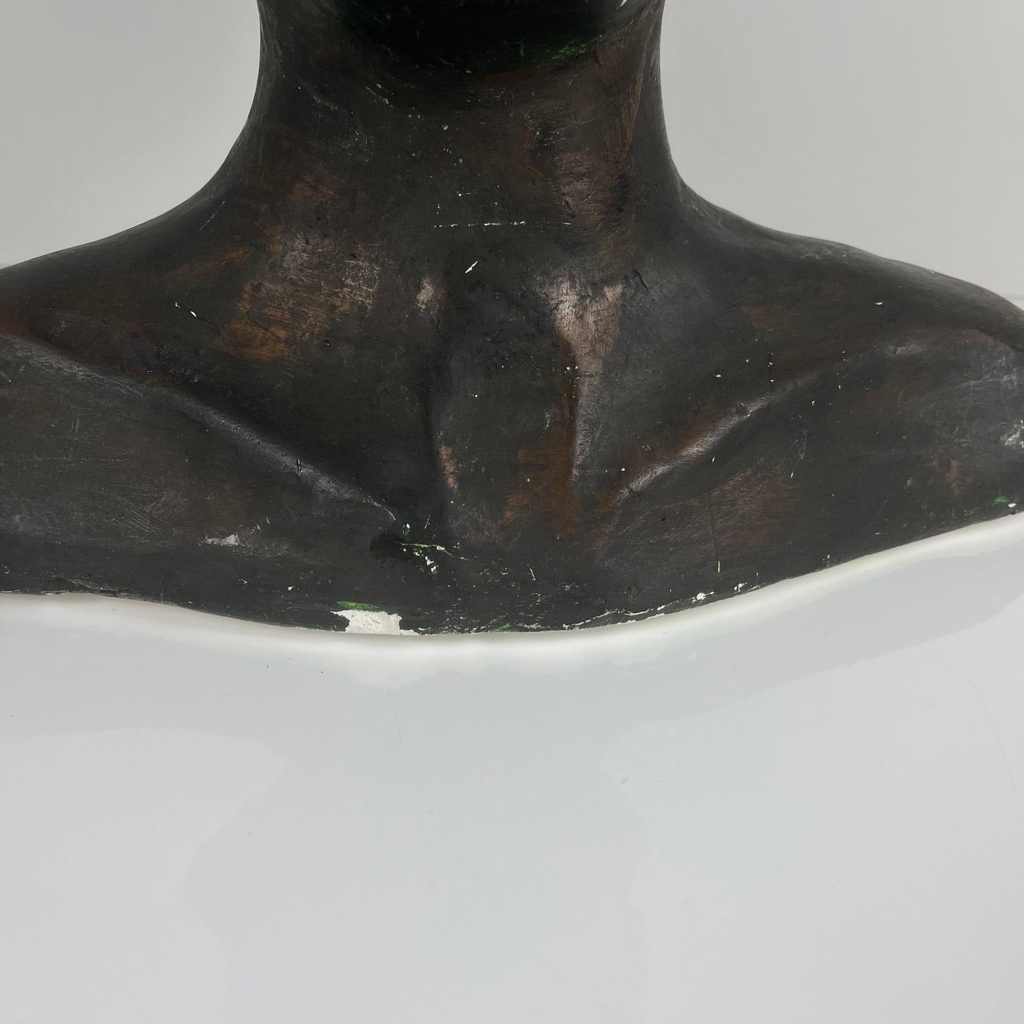 Buste Féminin style néoclassique en plâtre par M. Mongey, XXe s.