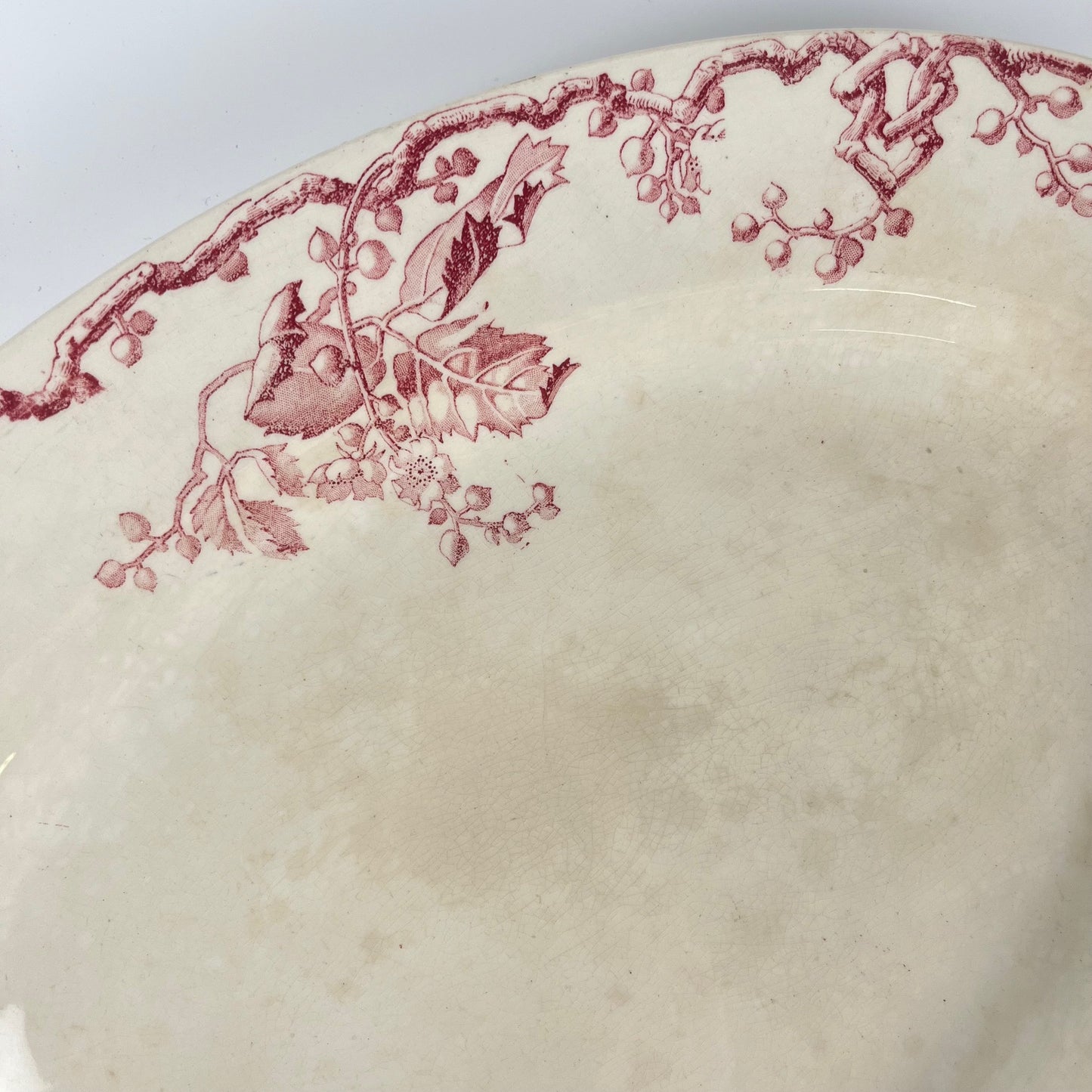 Grand Plat ovale KG Lunéville Terre de fer, " Fontainebleau" , rose, XIXe siècle
