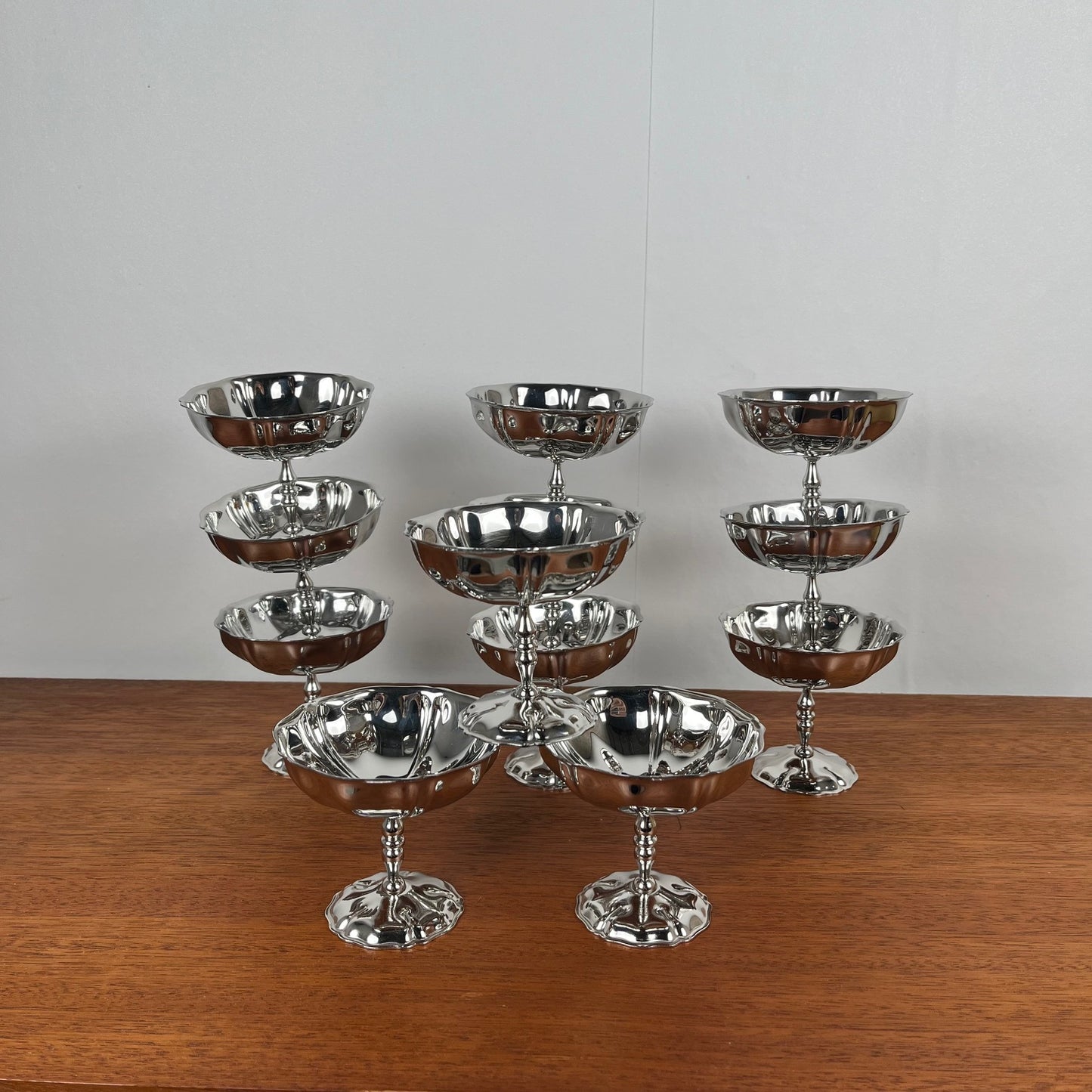Set de 12 coupes à glaces en inox, motif fleur pied haut
