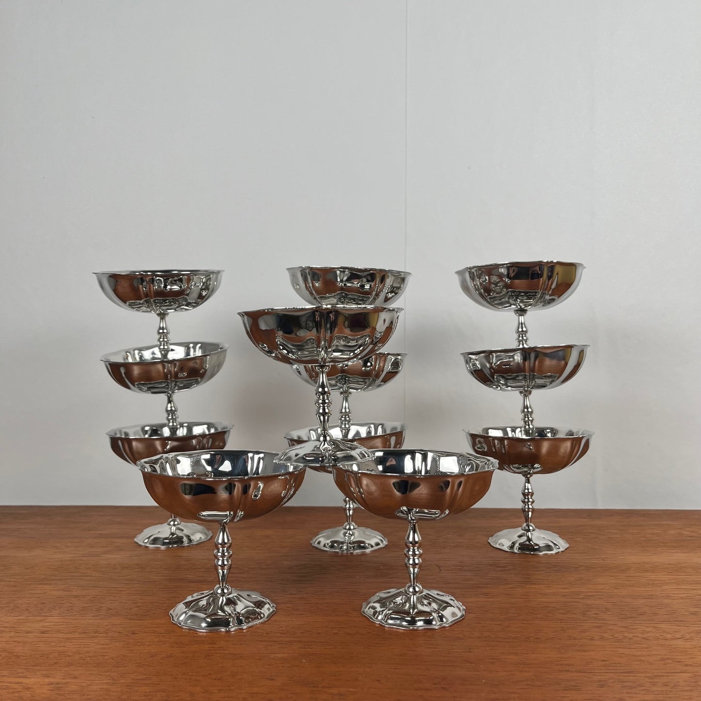 Set de 12 coupes à glaces en inox, motif fleur pied haut