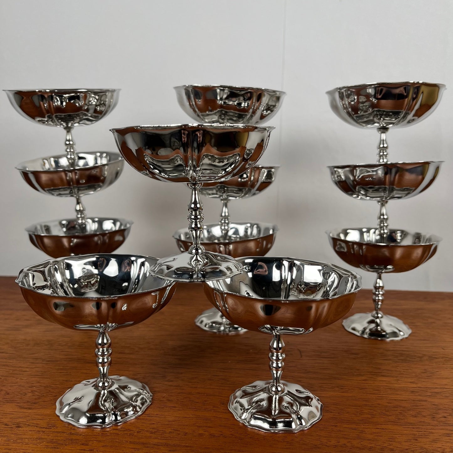 Set de 12 coupes à glaces en inox, motif fleur pied haut