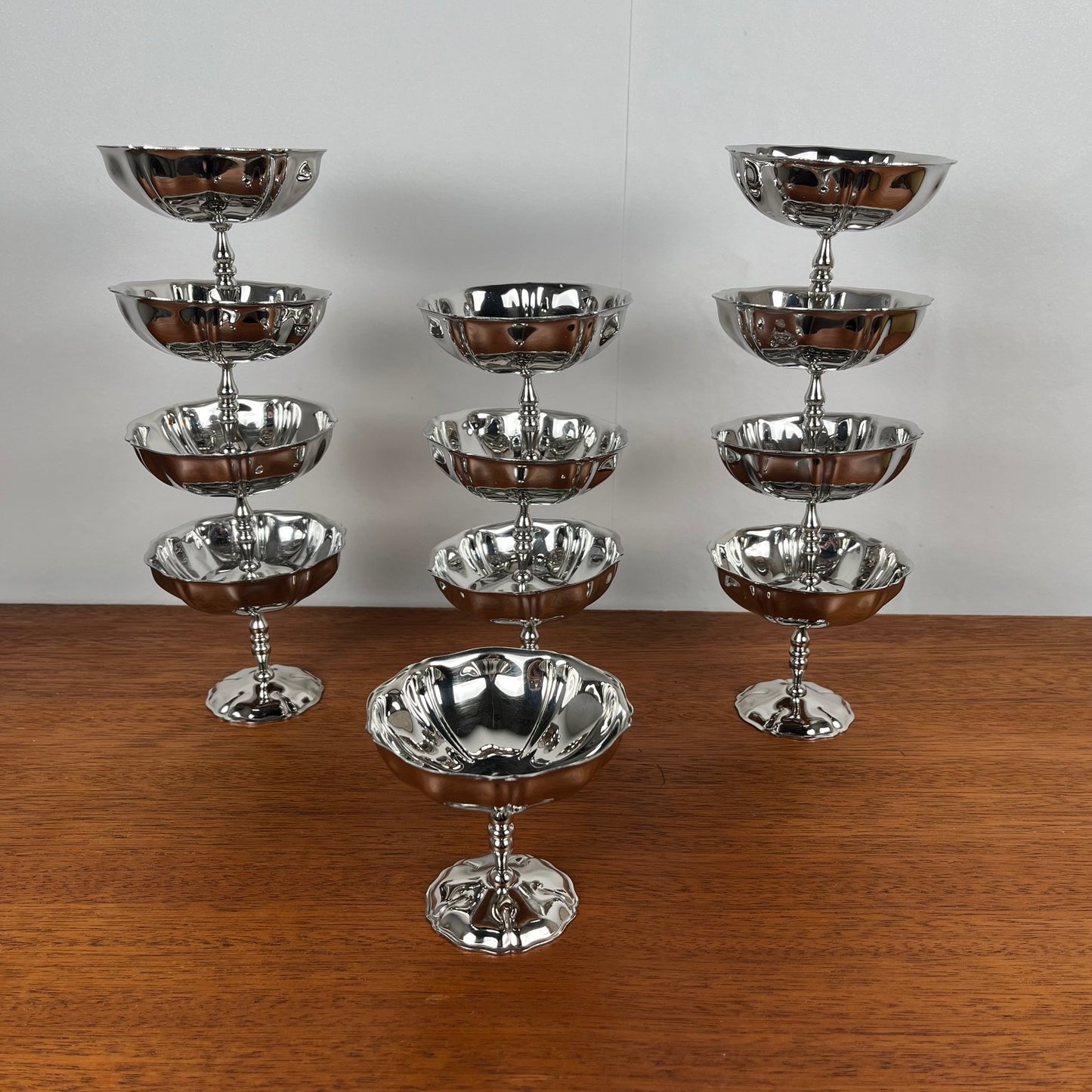 Set de 12 coupes à glaces en inox, motif fleur pied haut