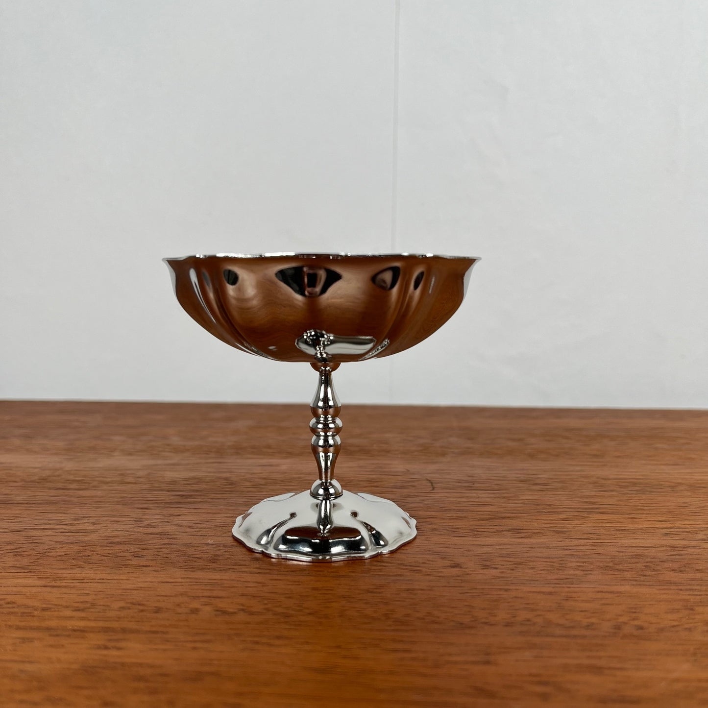 Set de 12 coupes à glaces en inox, motif fleur pied haut