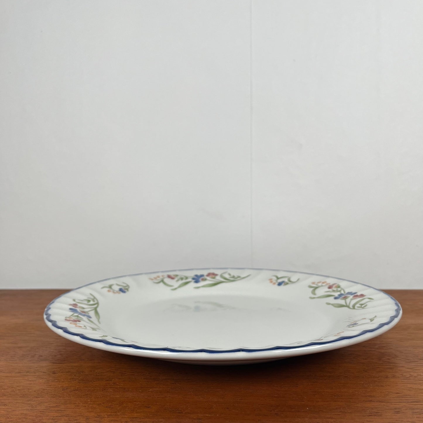 "Hampton Court" dish, Staffordshire, England