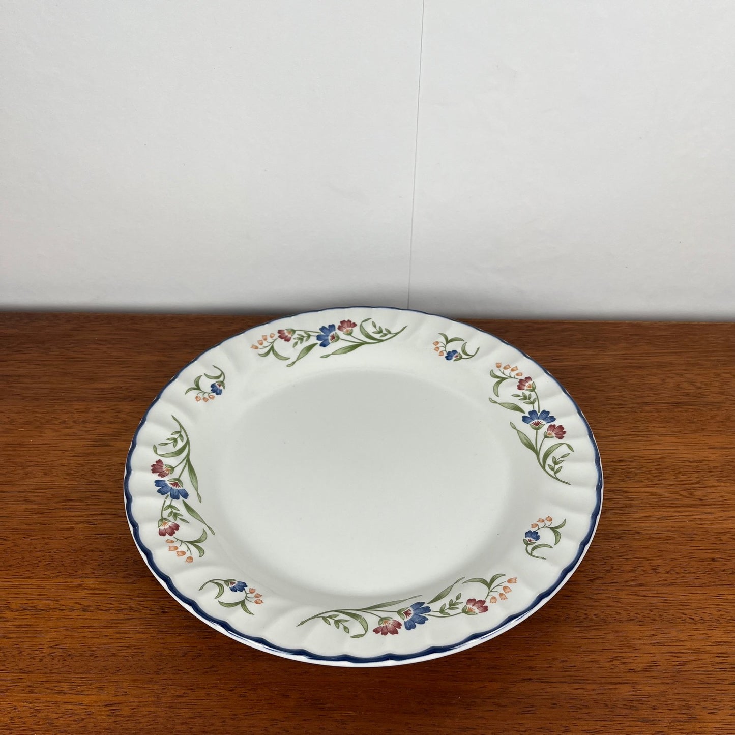 "Hampton Court" dish, Staffordshire, England