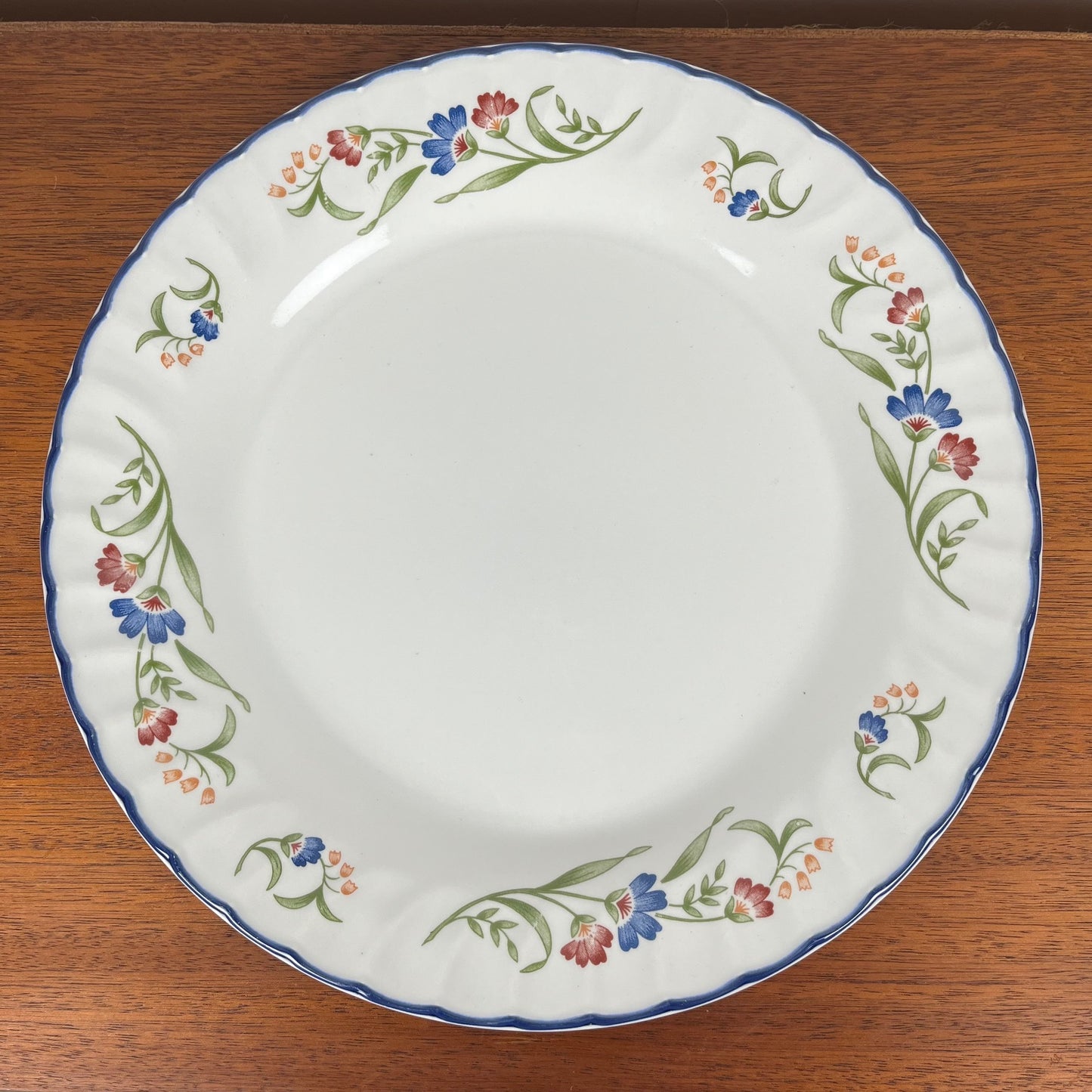 "Hampton Court" dish, Staffordshire, England