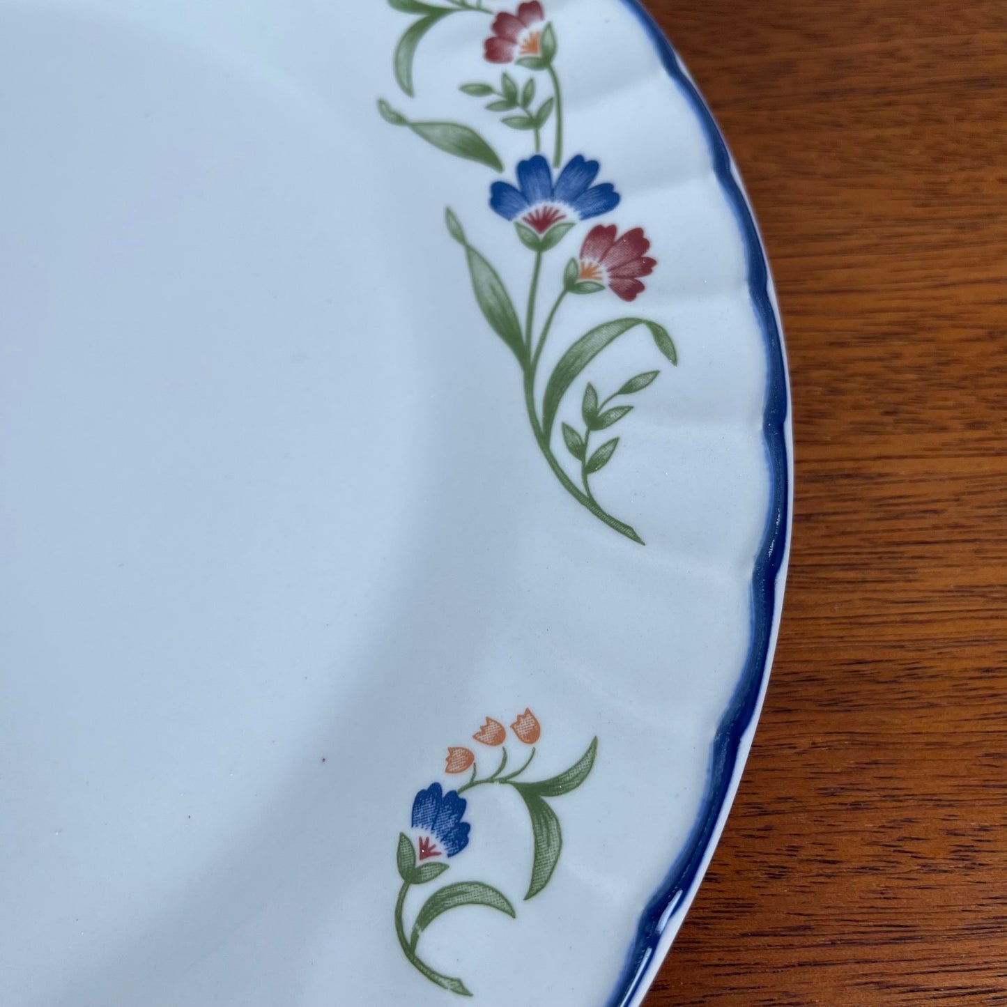 "Hampton Court" dish, Staffordshire, England