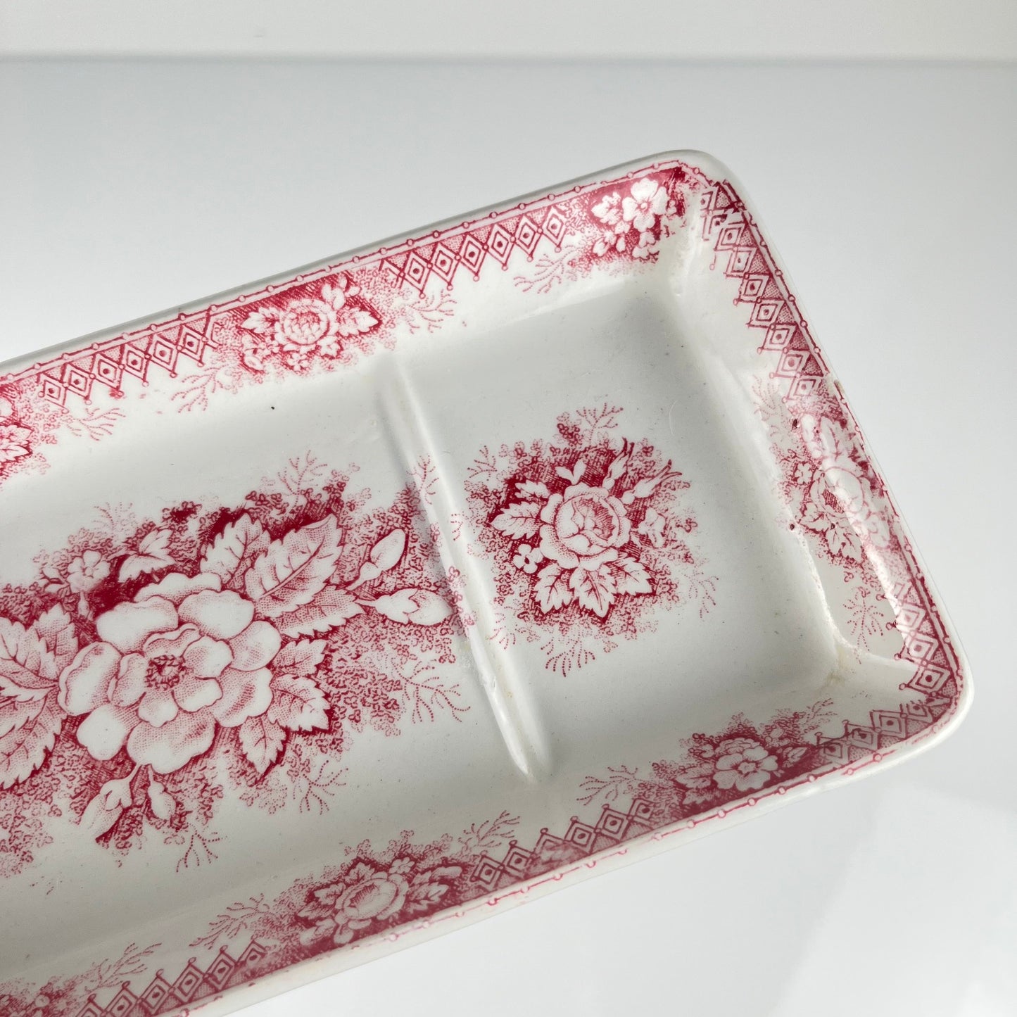 Soap dish, "Jardinière" model, St Amand - Hamage Nord, pink, early 20th century.